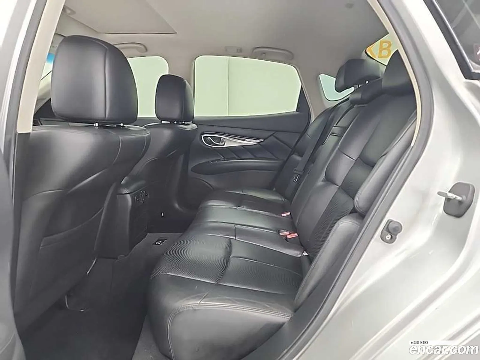 Infiniti M37 2011 — 17