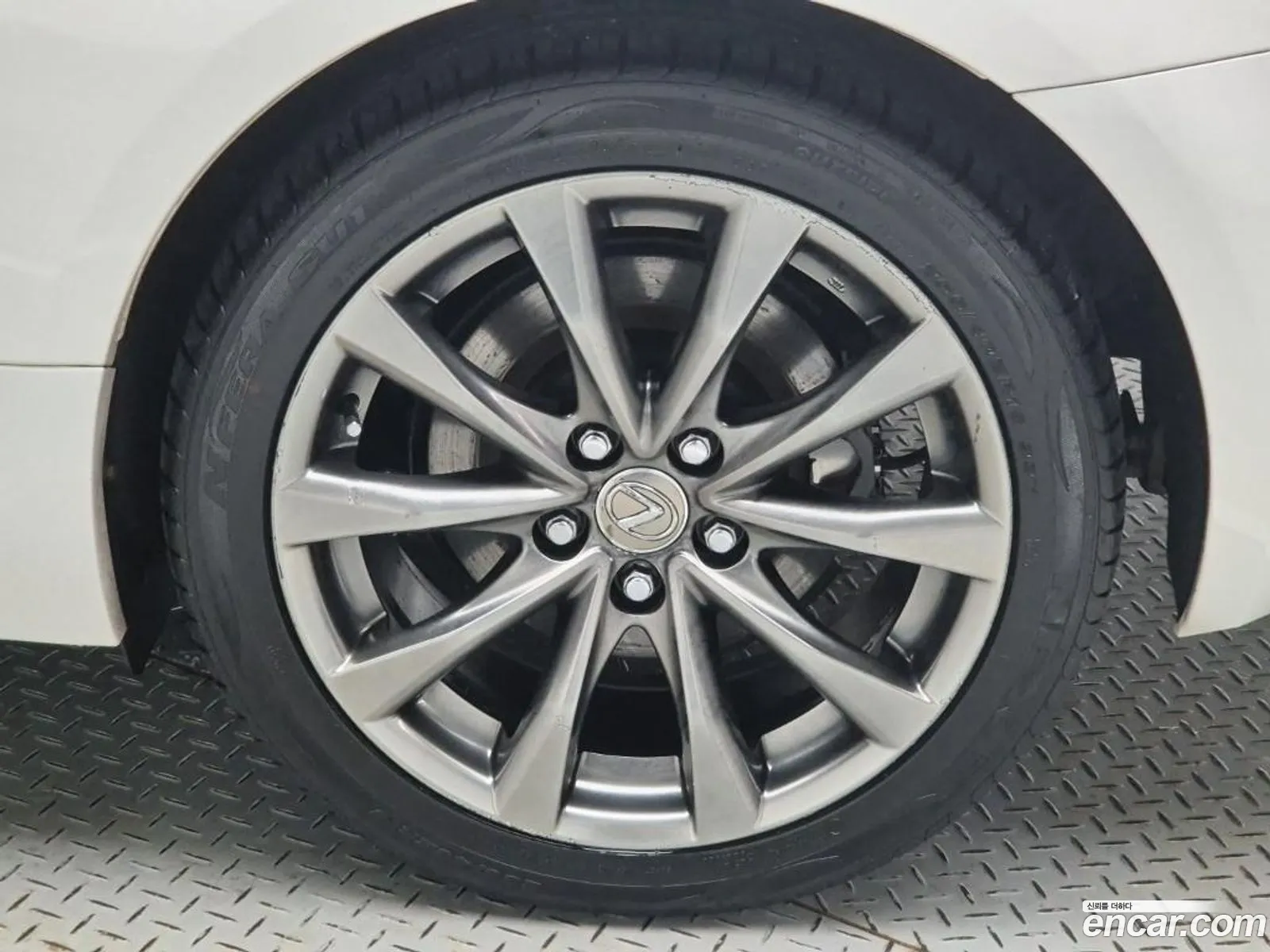 Lexus IS250 2012 — 16