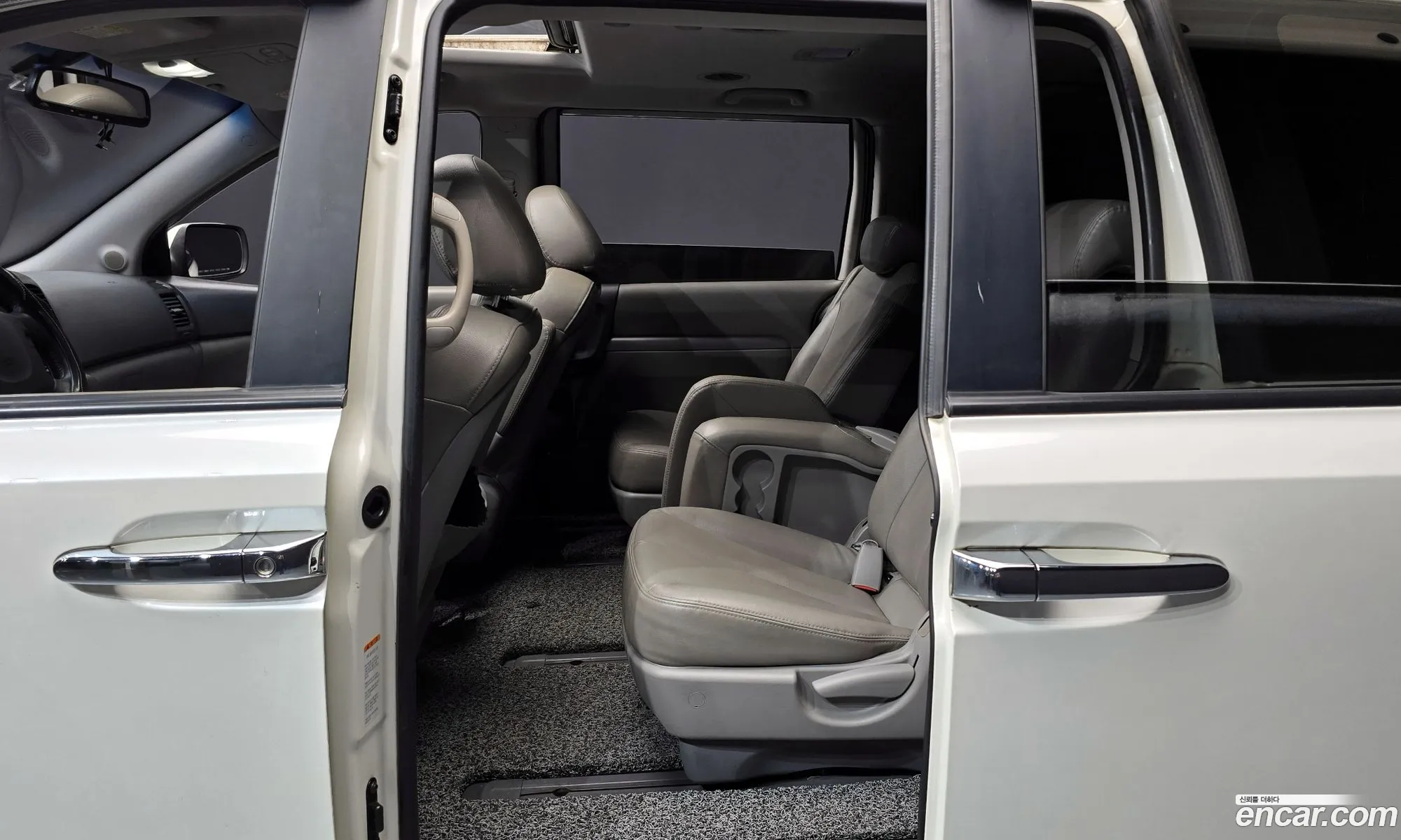 Kia Carnival R 2010 — 5