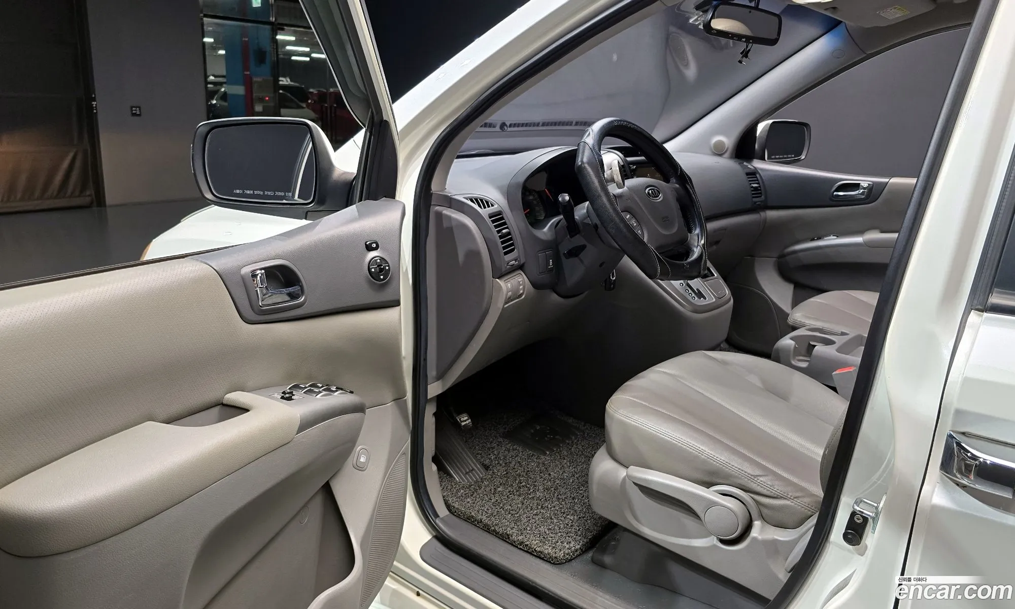 Kia Carnival R 2010 — 15