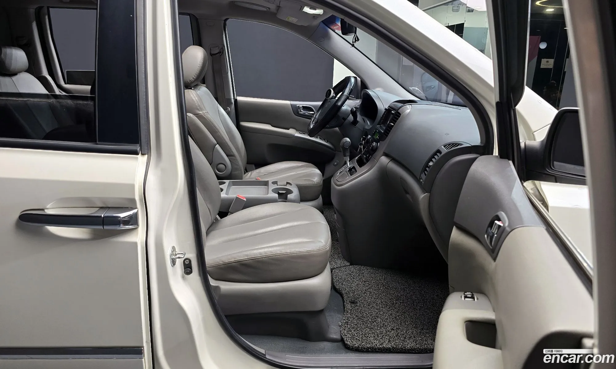 Kia Carnival R 2010 — 13