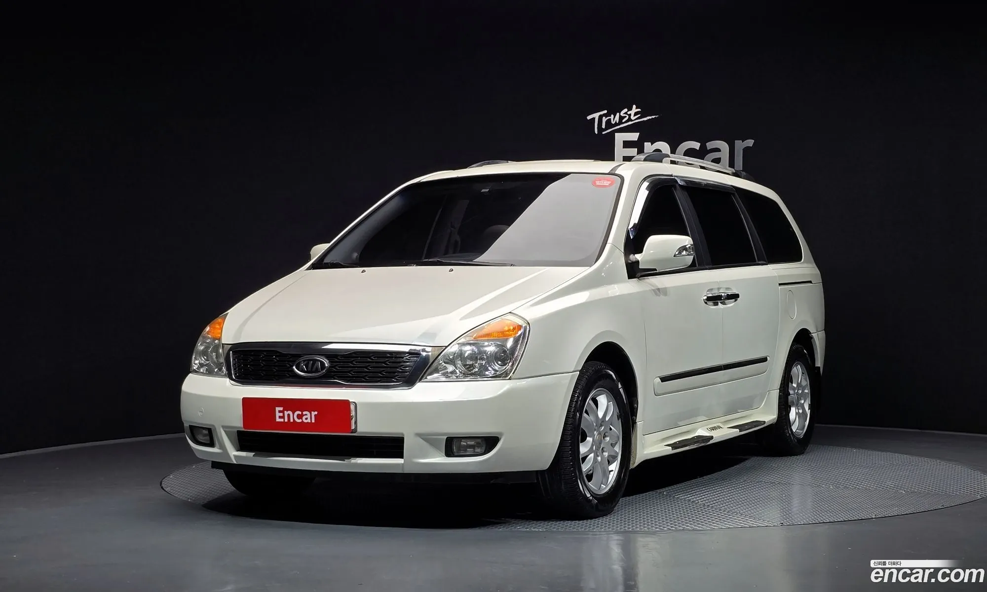 Kia Carnival R 2010 — 14