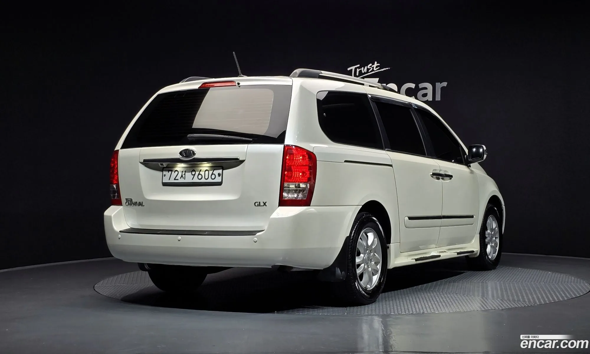 Kia Carnival R 2010 — 7