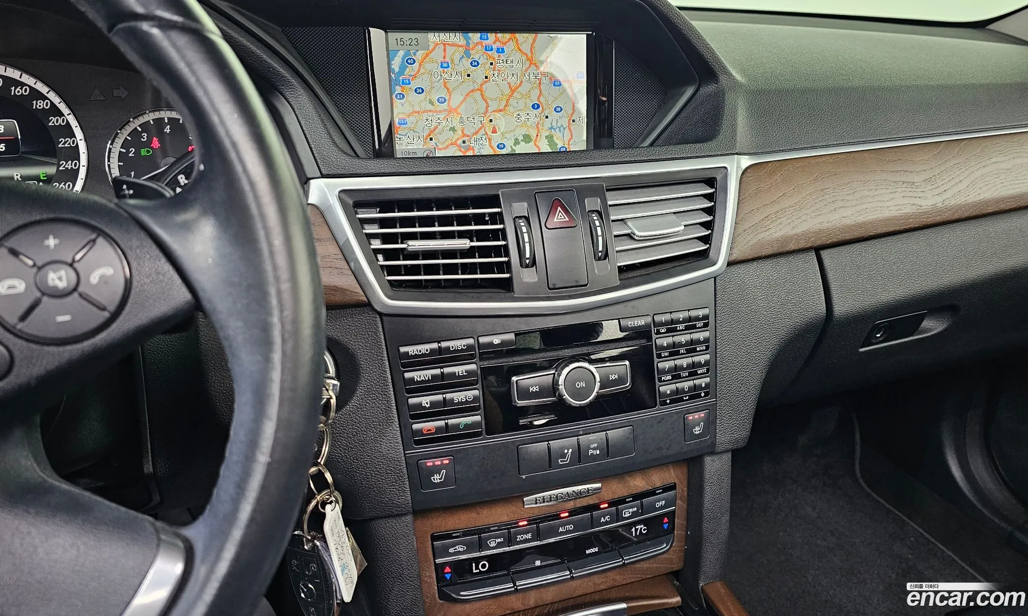 Mercedes-Benz E-Class W212 2013 WDDHF5FB6DA728242 — 13