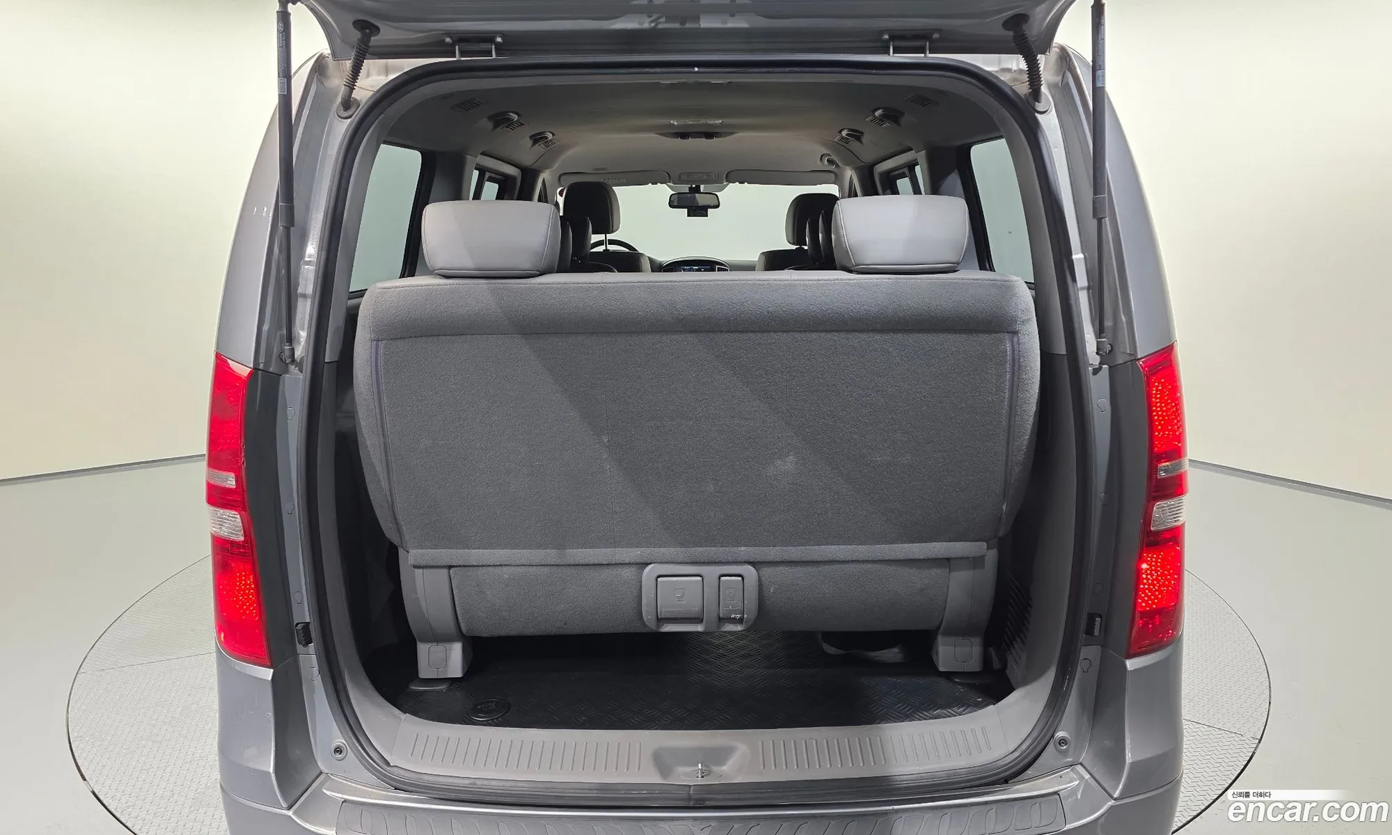 Hyundai Grand Starex 2018 — 16