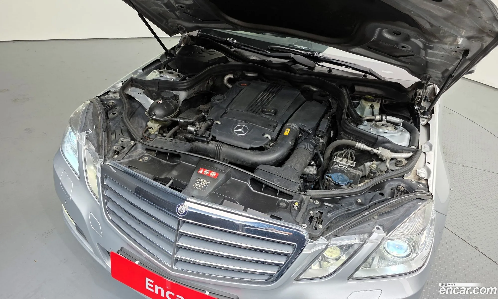 Mercedes-Benz E-Class W212 2011 WDDHF4JB1BA442913 — 8