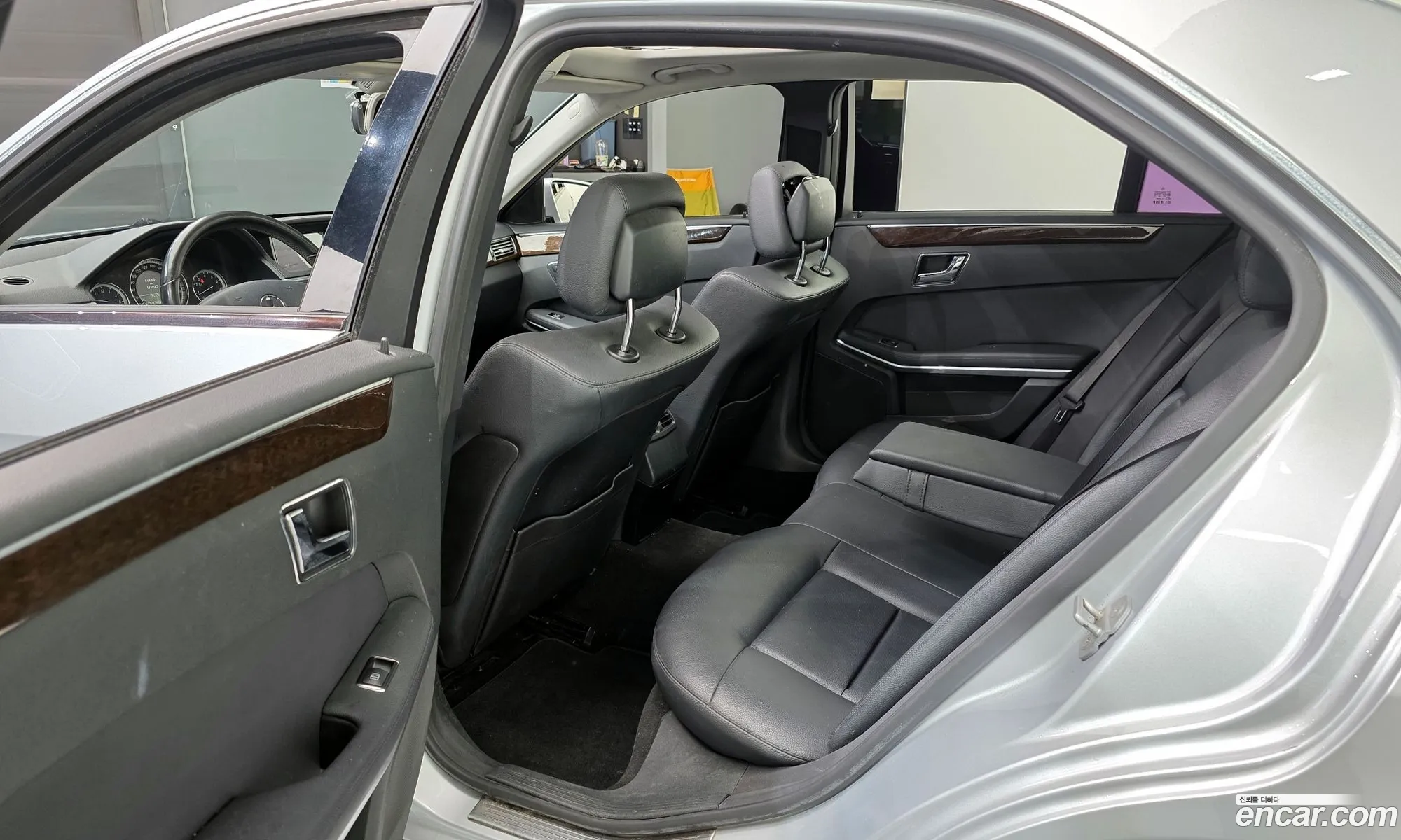 Mercedes-Benz E-Class W212 2011 WDDHF4JB1BA442913 — 13