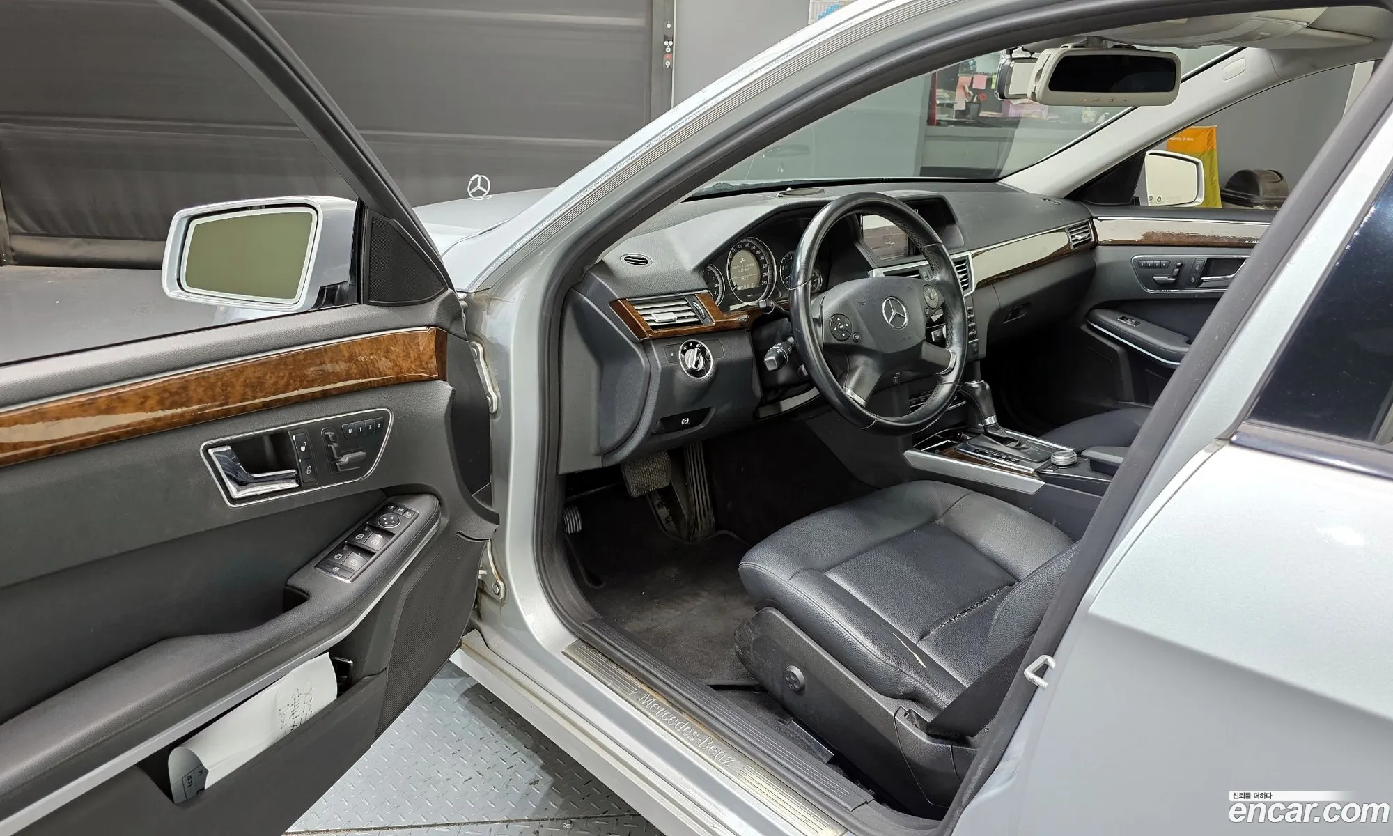 Mercedes-Benz E-Class W212 2011 WDDHF4JB1BA442913 — 3