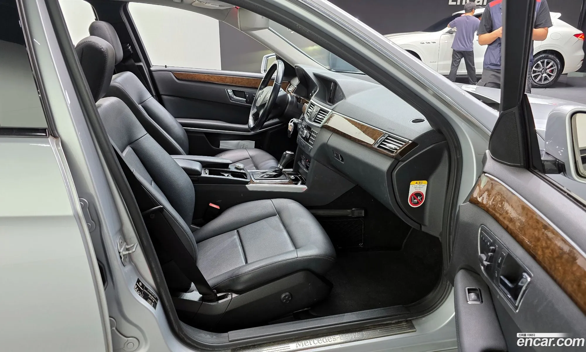 Mercedes-Benz E-Class W212 2011 WDDHF4JB1BA442913 — 6