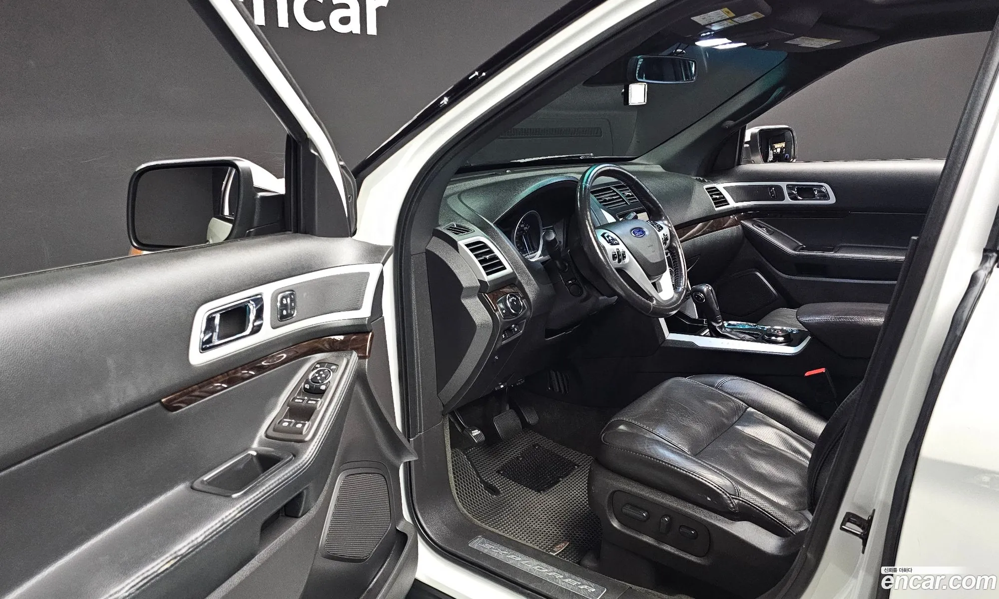 Ford Explorer 2014 1FM5K8F88EGC53136 — 4