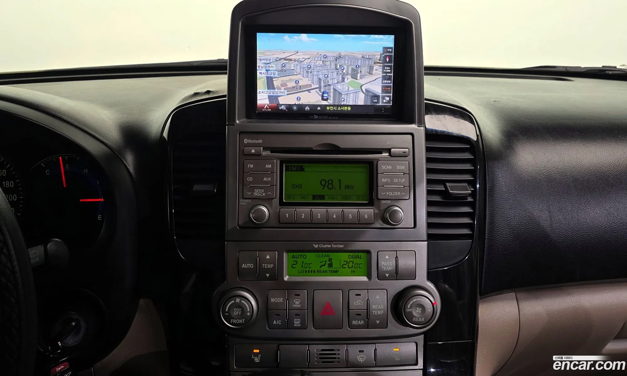 Kia Carnival R 2010 — 20