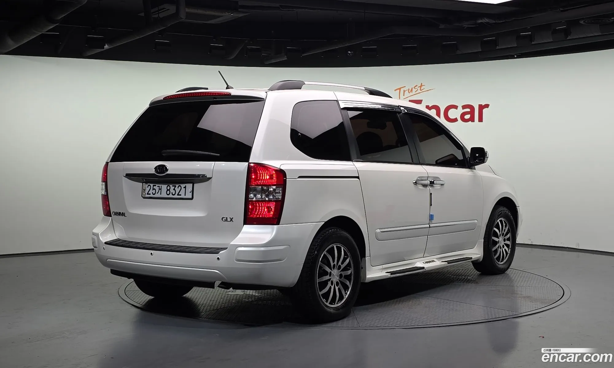 Kia Carnival R 2010 — 18