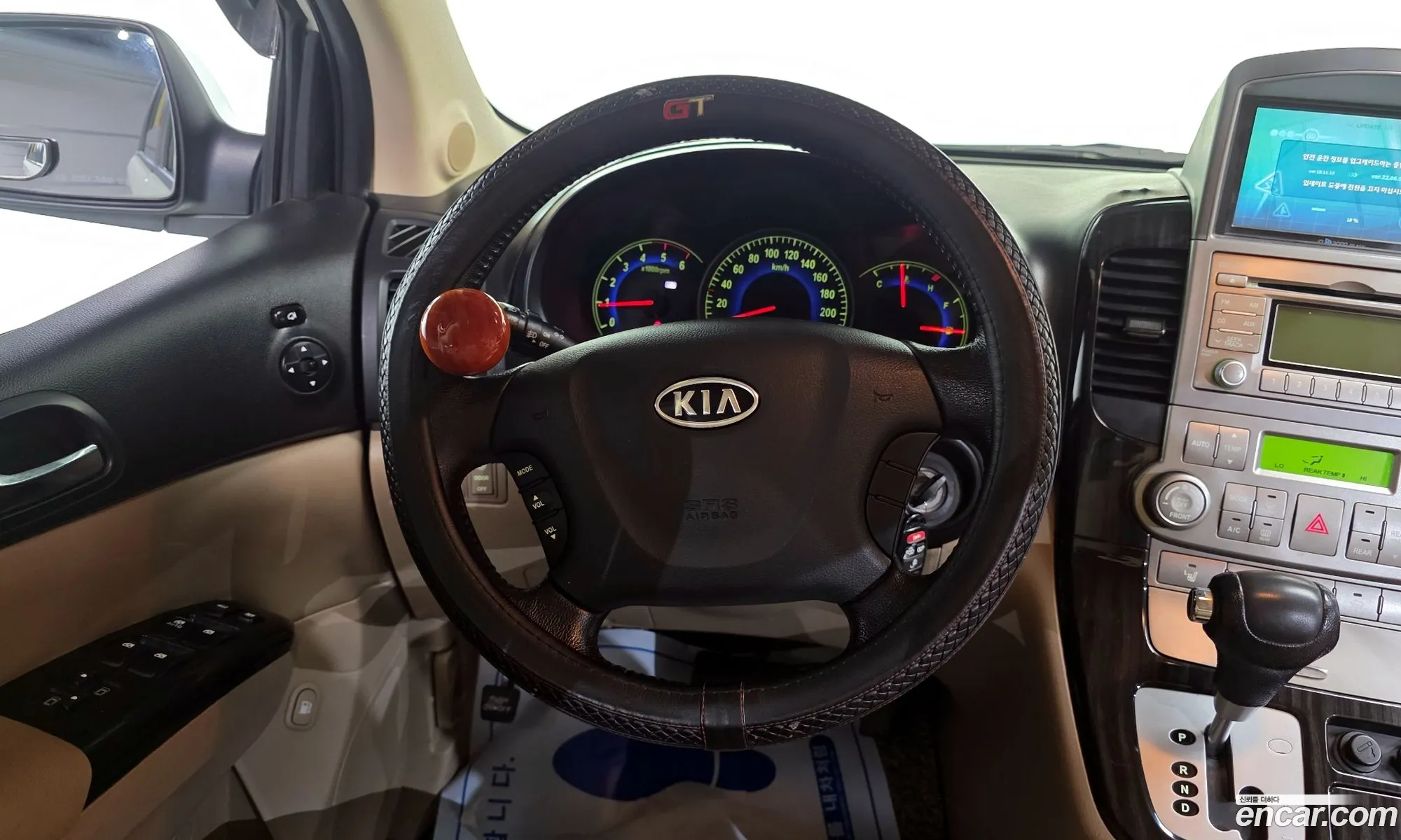 Kia Carnival R 2010 — 17