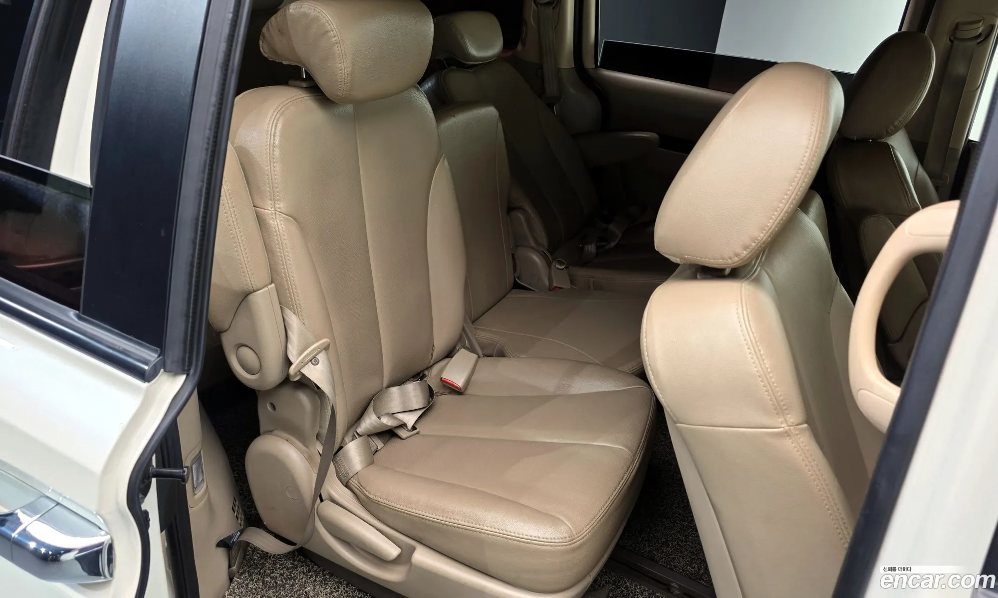 Kia Carnival R 2010 — 4