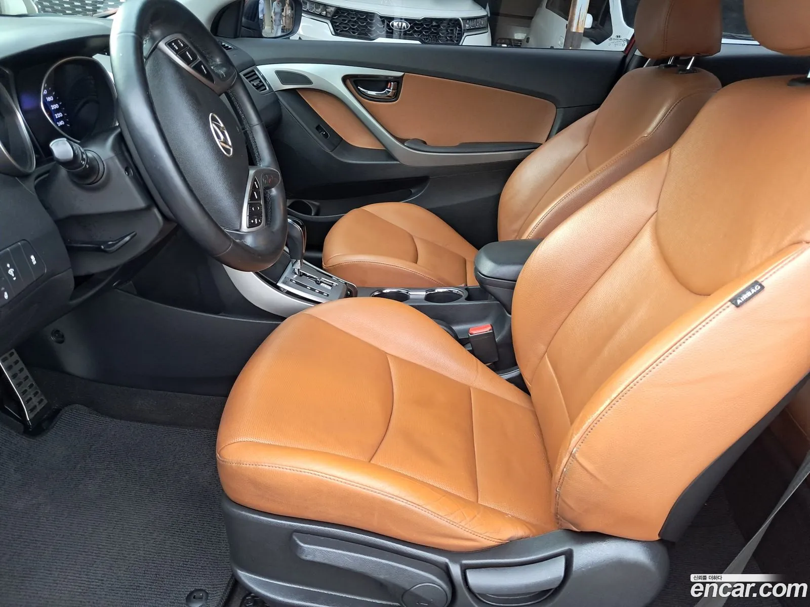 Hyundai Elantra Coupe 2013 — 11