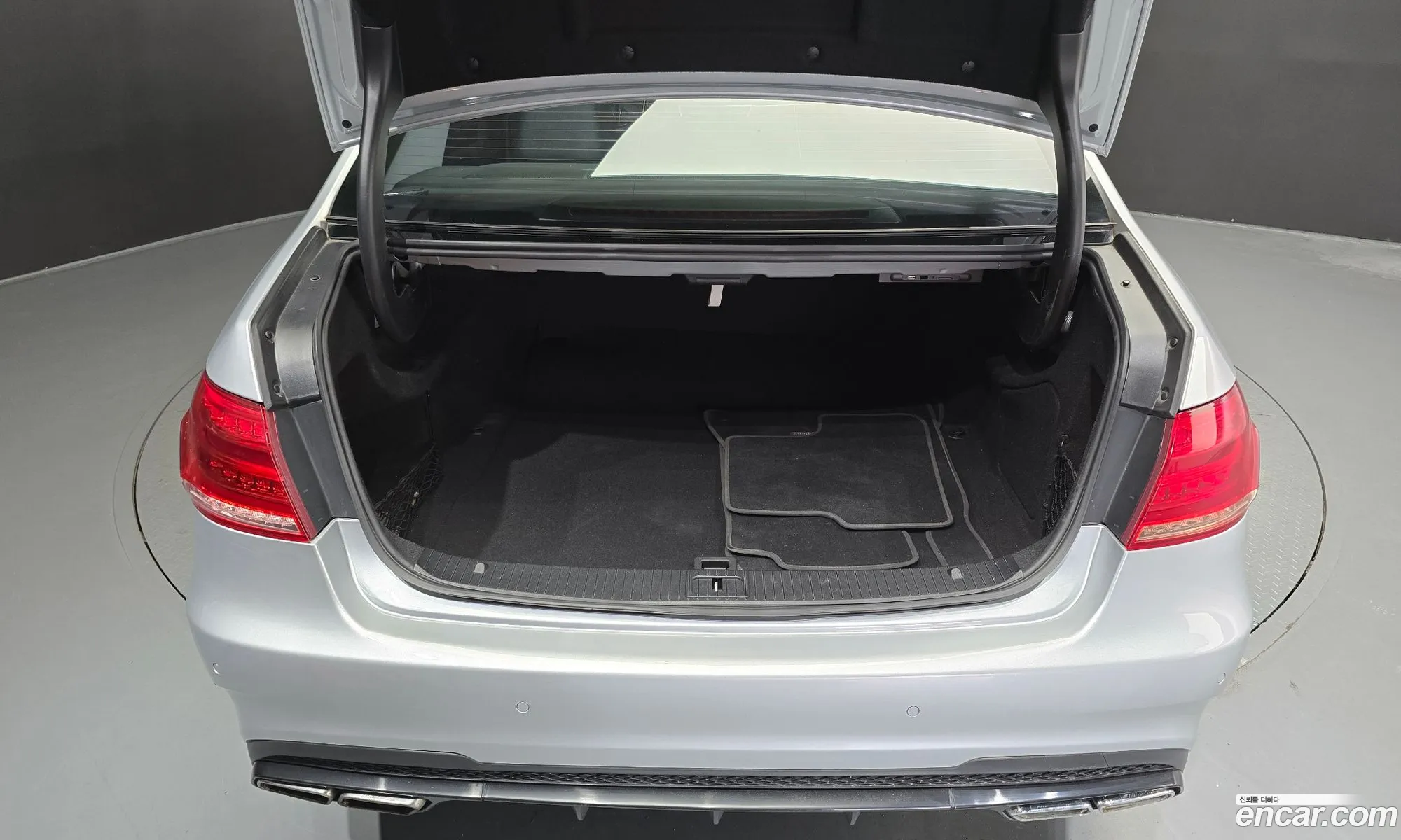 Mercedes-Benz E-Class W212 2011 WDDHF4JB4BA501162 — 13