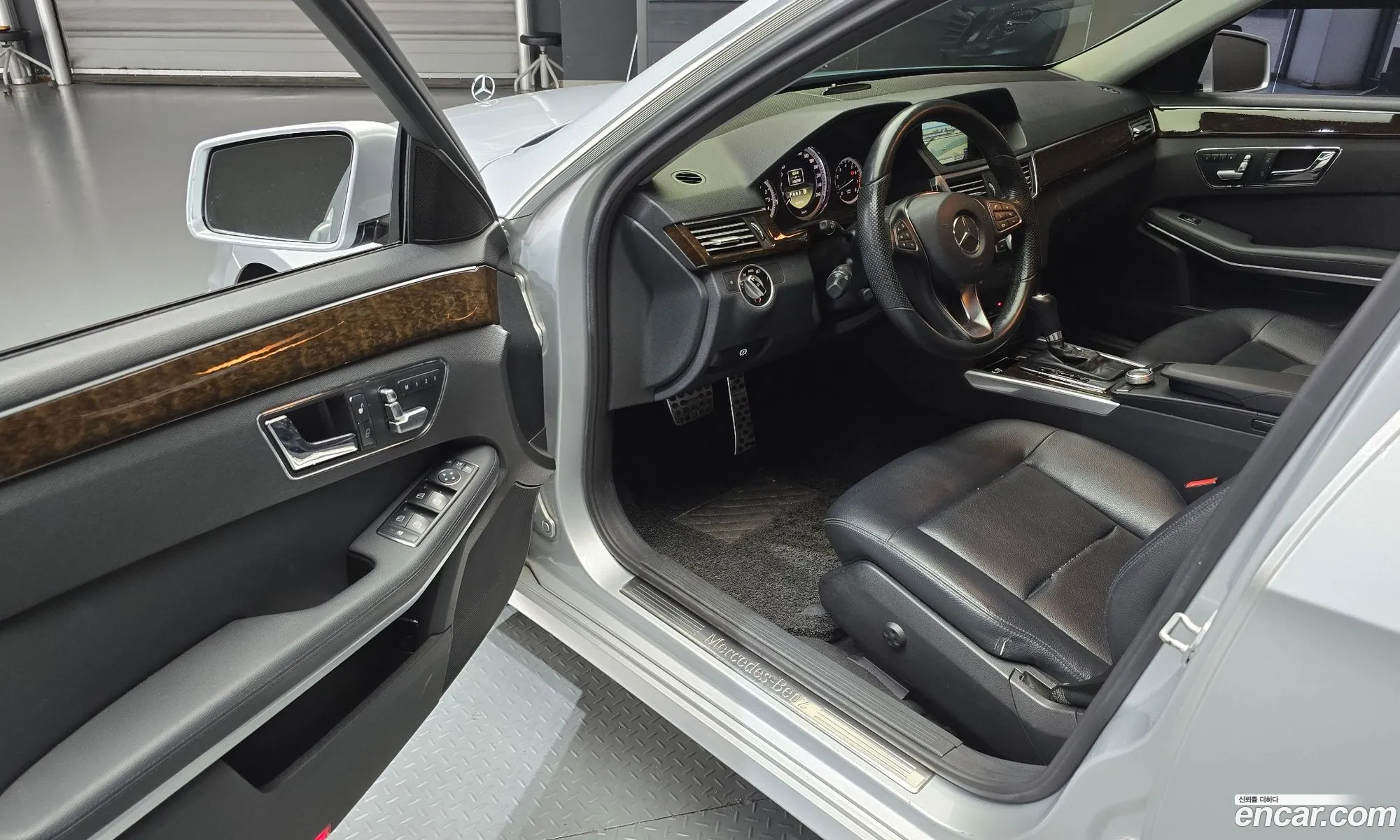 Mercedes-Benz E-Class W212 2011 WDDHF4JB4BA501162 — 20