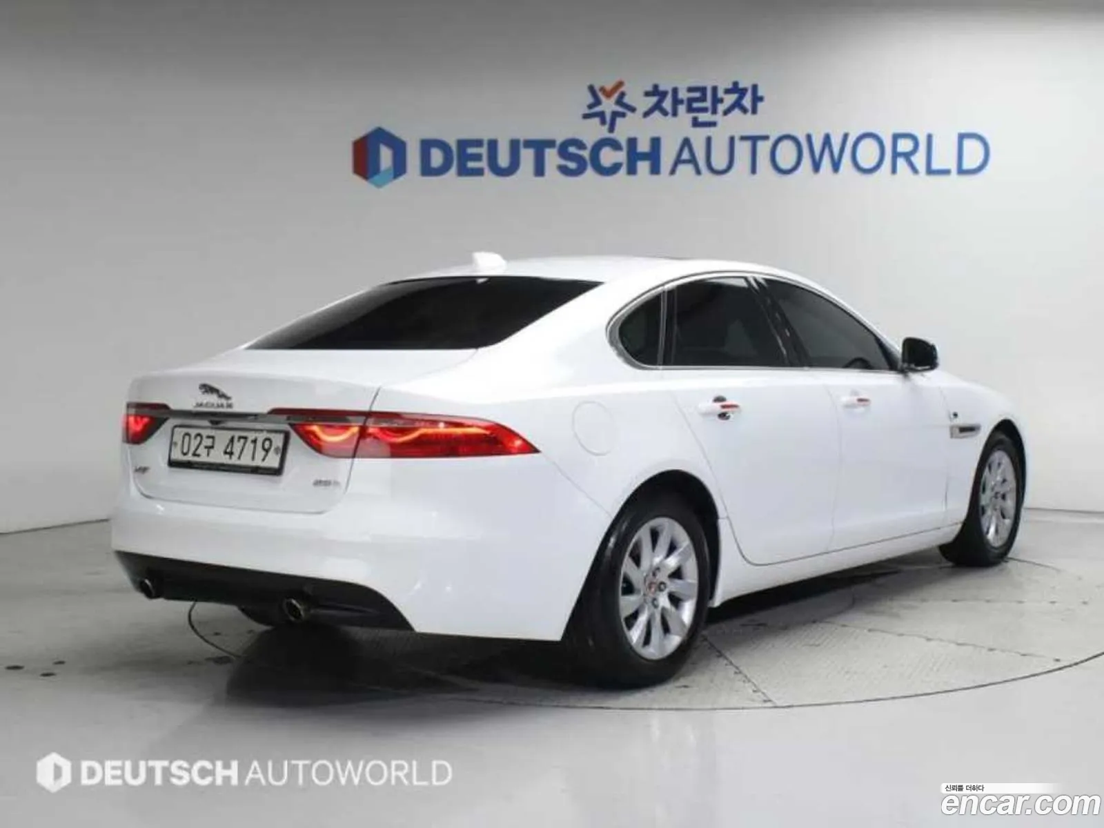 Jaguar XF 2017 — 14