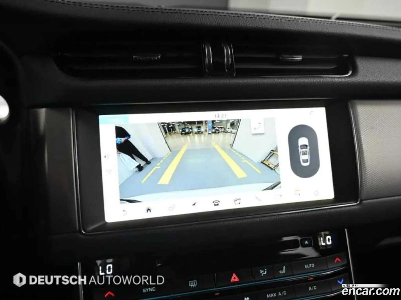 Jaguar XF 2017 — 12