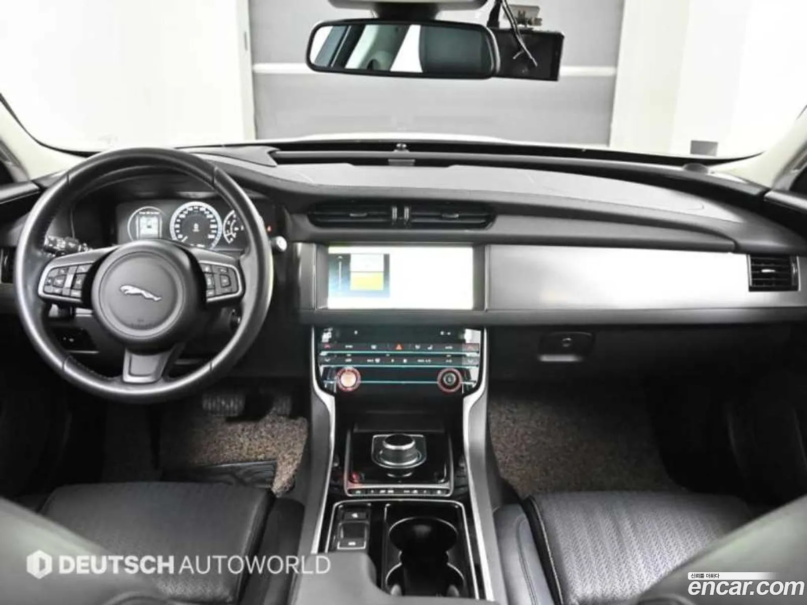 Jaguar XF 2017 — 10