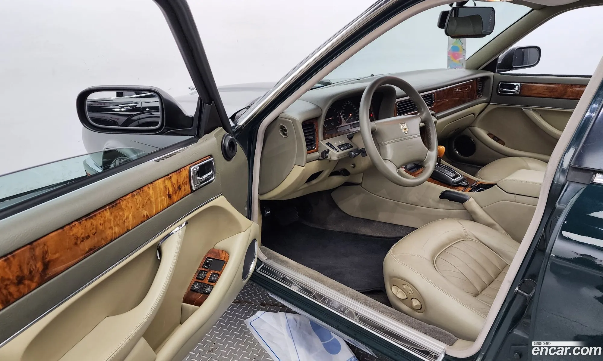 Jaguar XJ6