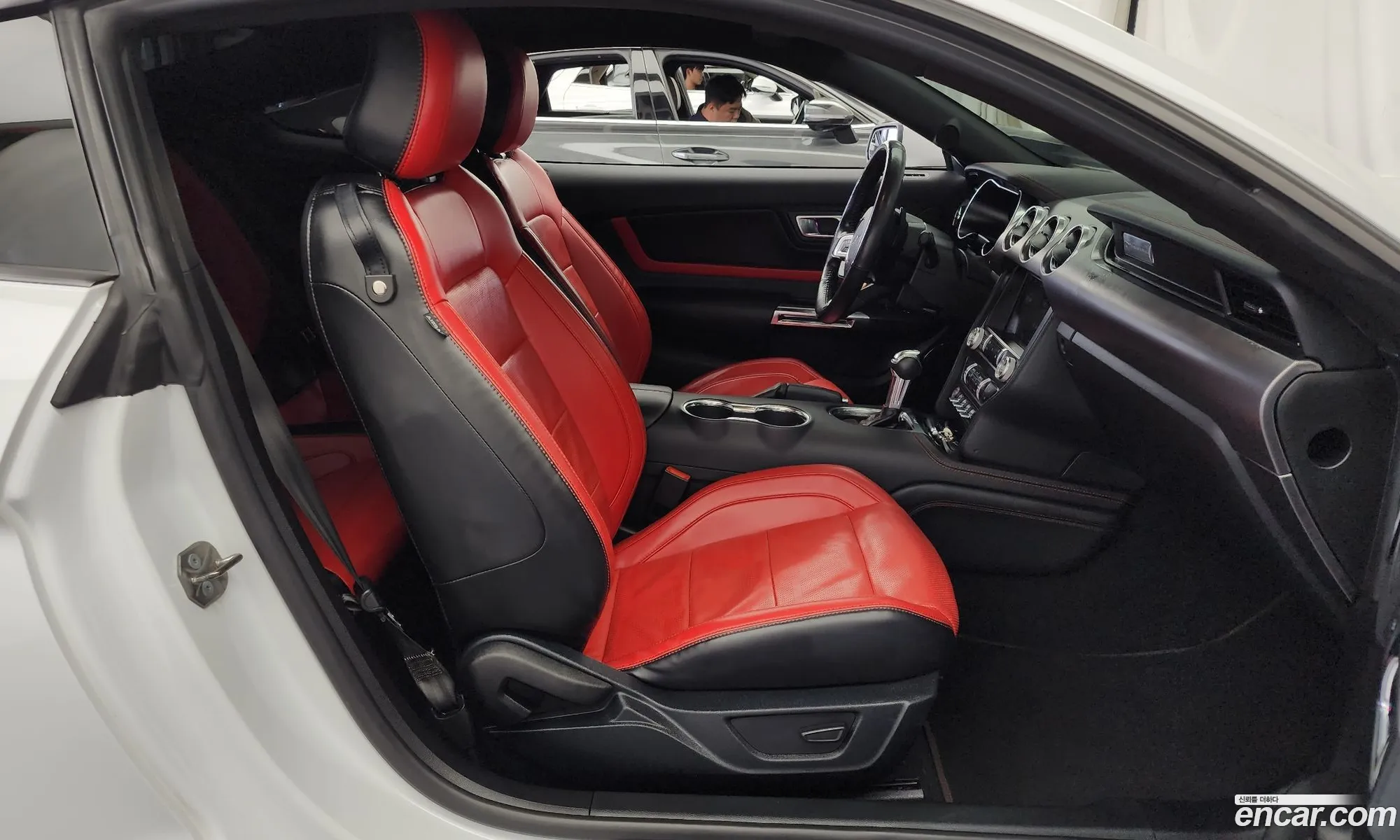 Ford Mustang 2021 — 17