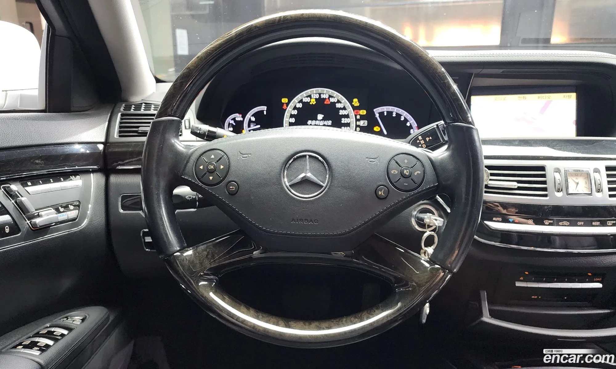 Mercedes-Benz S-Class W221 2012 — 17