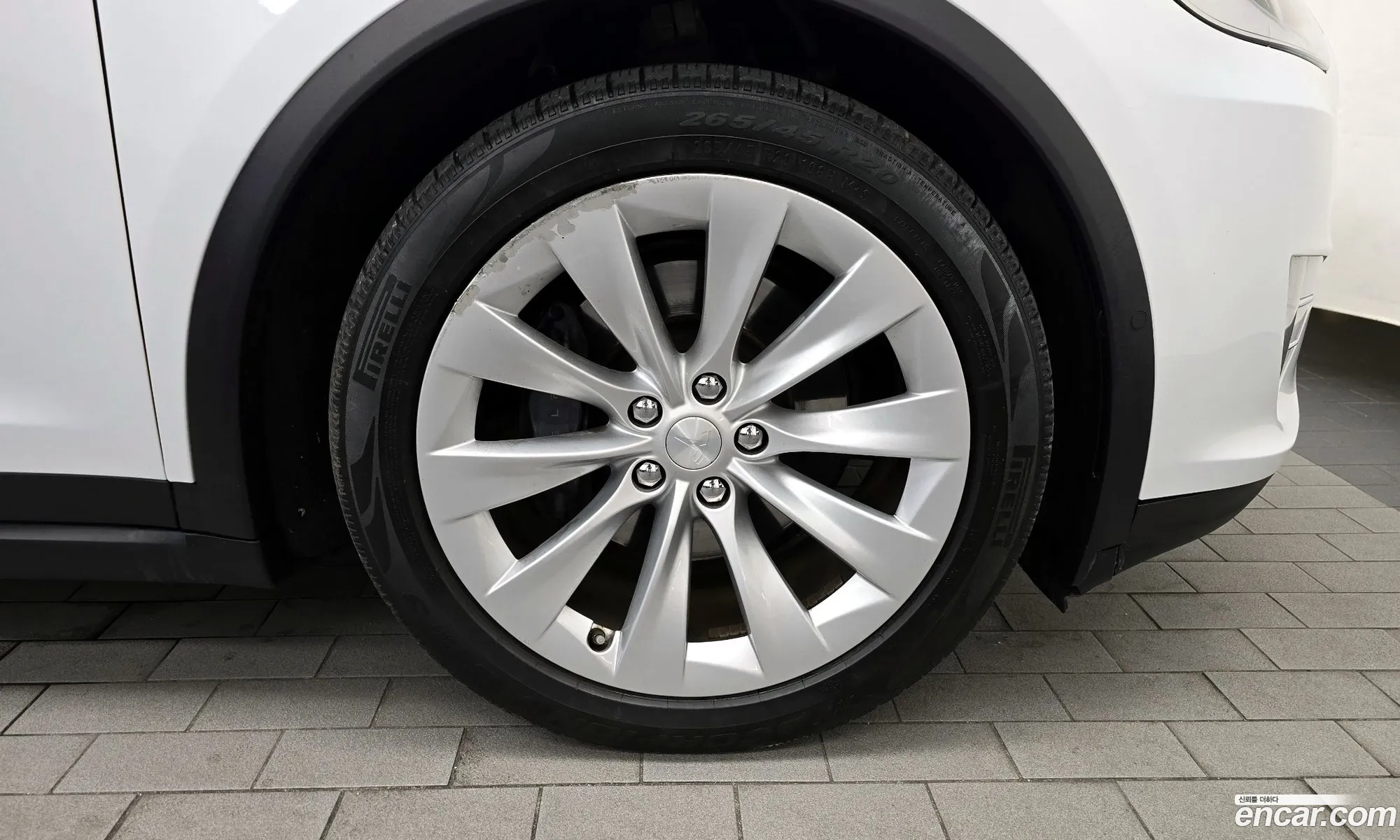 Tesla Model X 2018 5YJXCBE27JF131490 — 17
