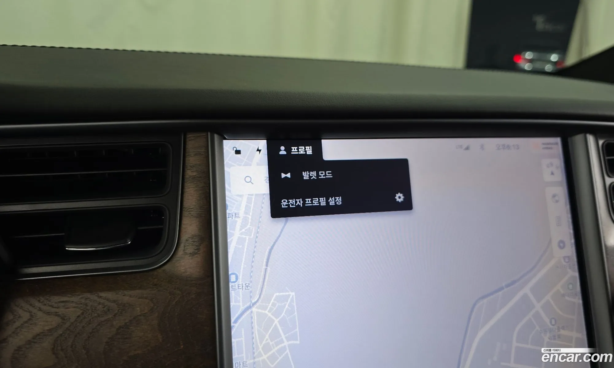Tesla Model X 2018 5YJXCBE27JF131490 — 18