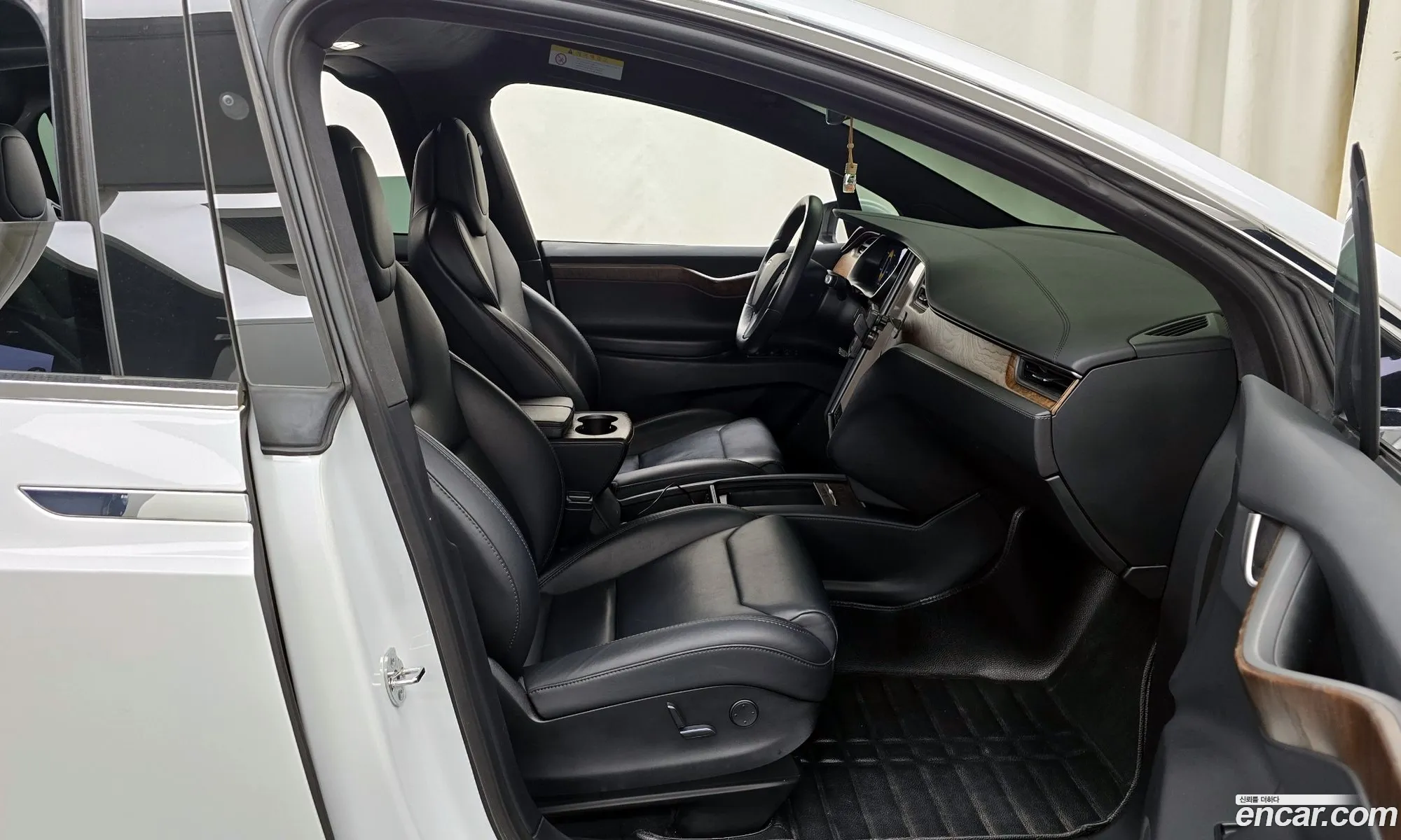 Tesla Model X 2018 5YJXCBE27JF131490 — 3