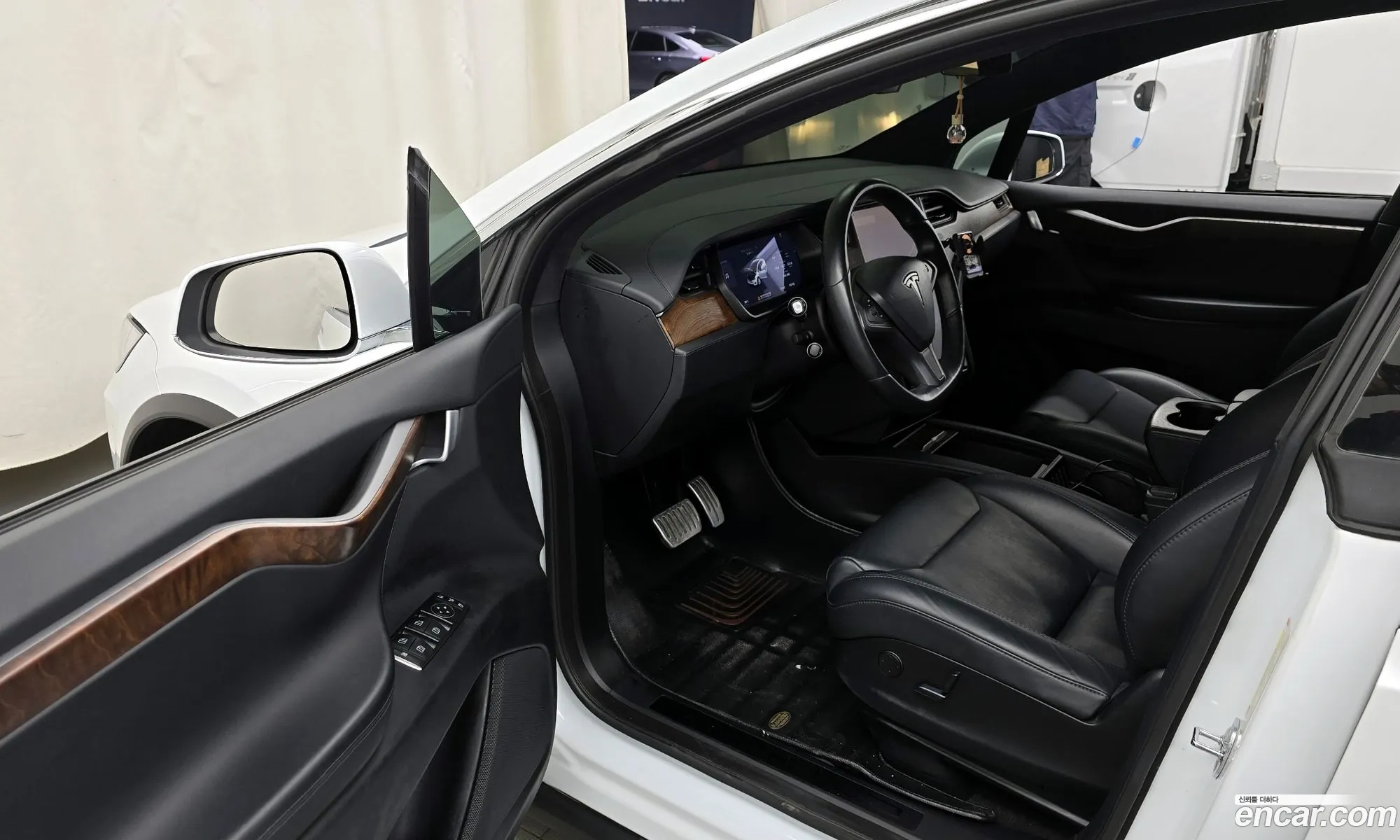 Tesla Model X 2018 5YJXCBE27JF131490 — 13