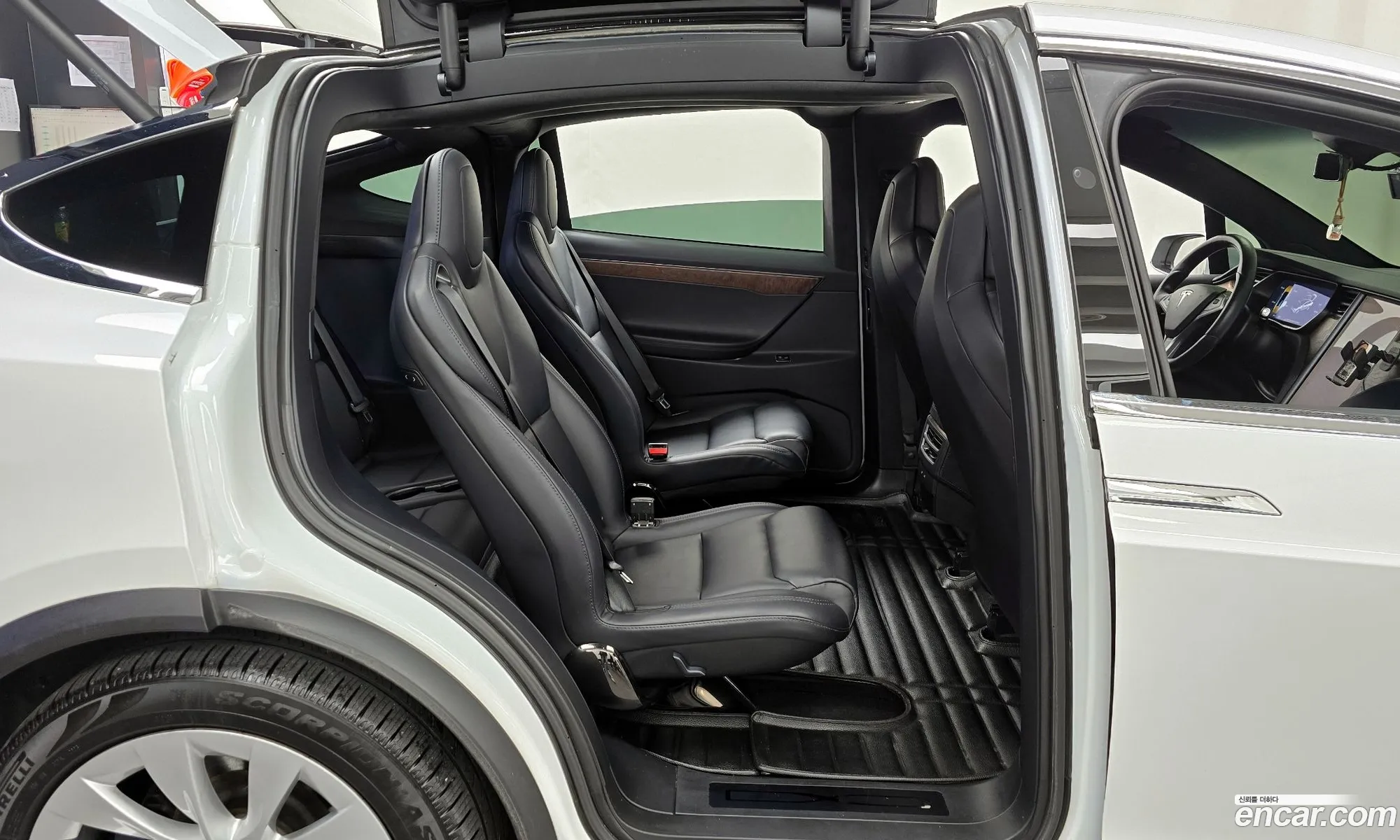 Tesla Model X 2018 5YJXCBE27JF131490 — 8