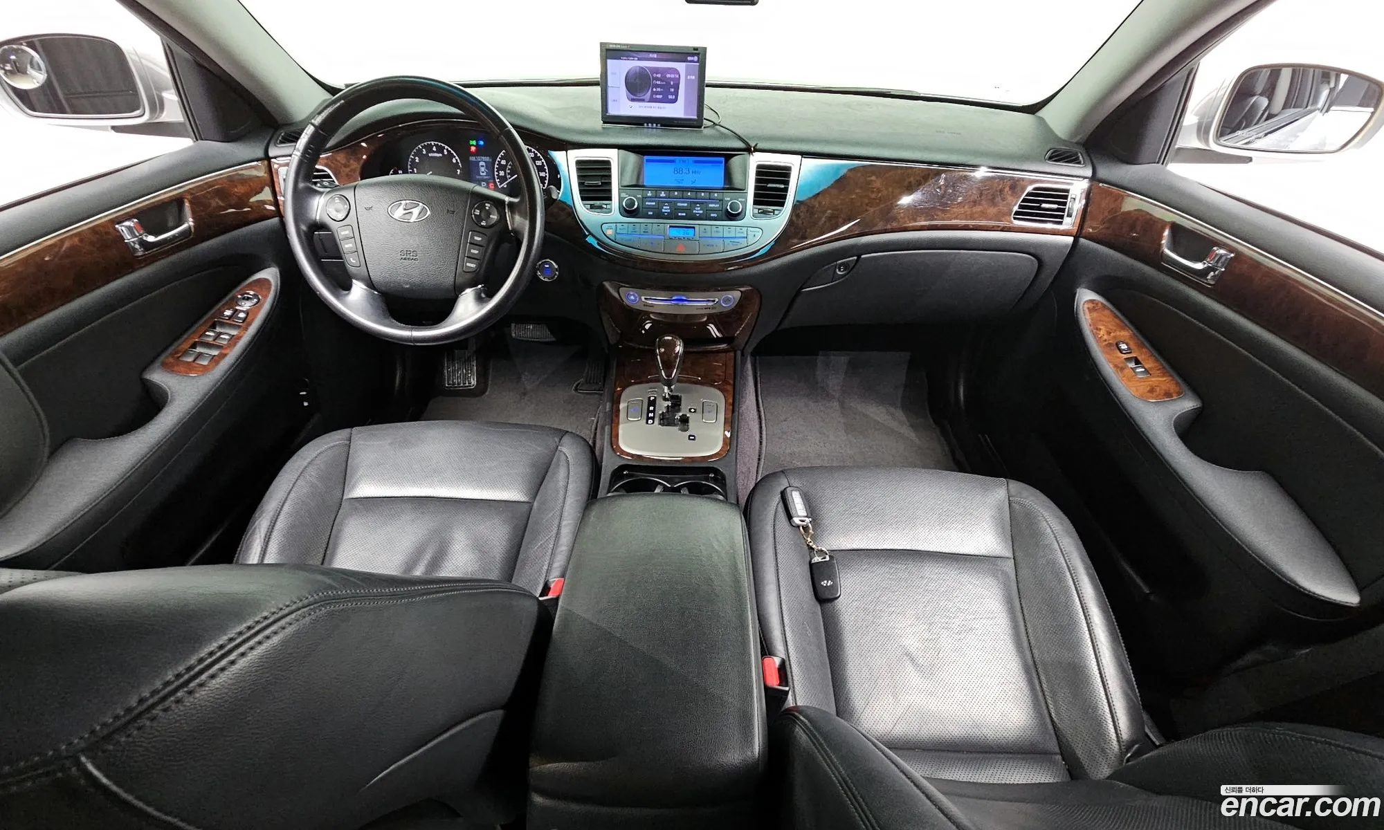 Hyundai Genesis 2010 — 16