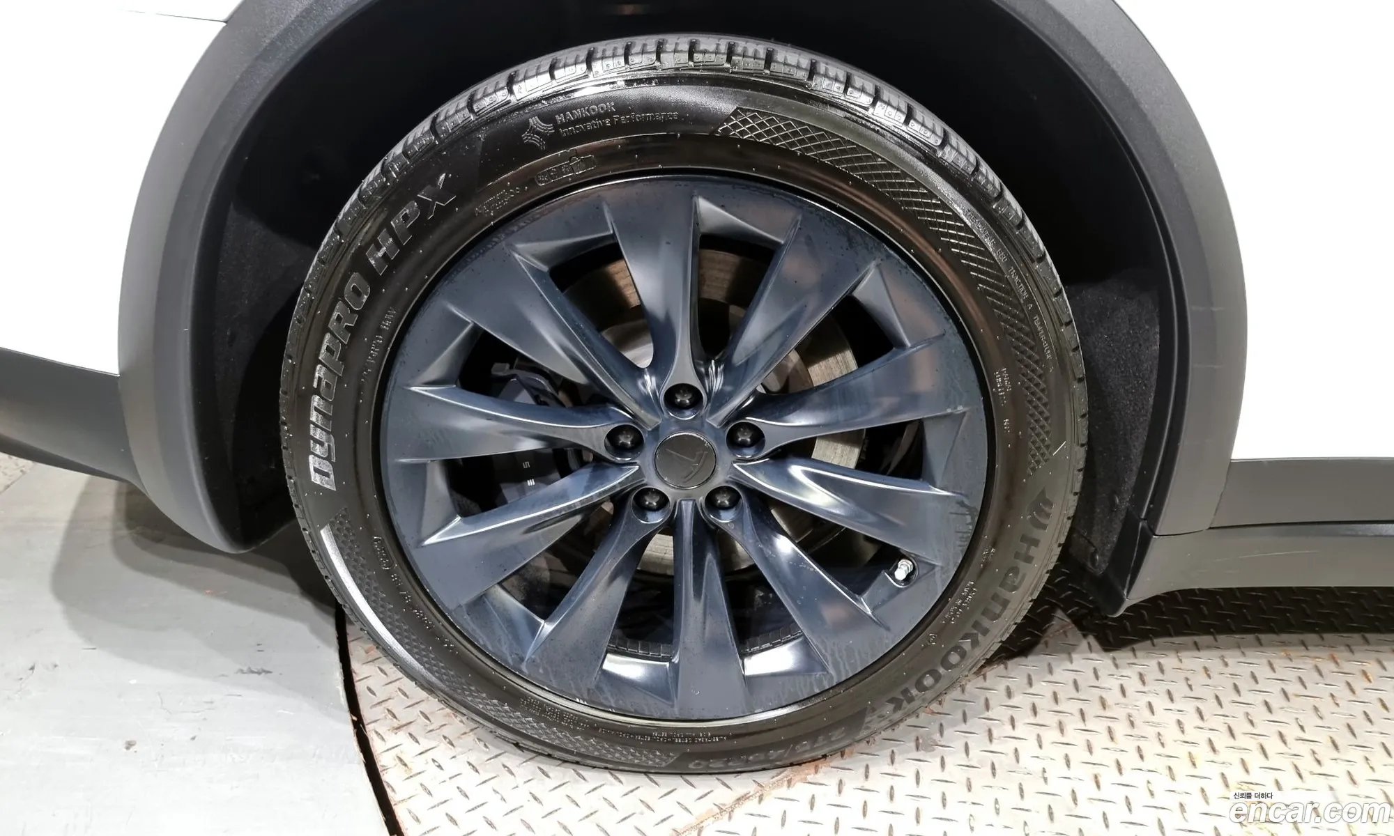 Tesla Model X 2018 5YJXCDE25JF128616 — 11