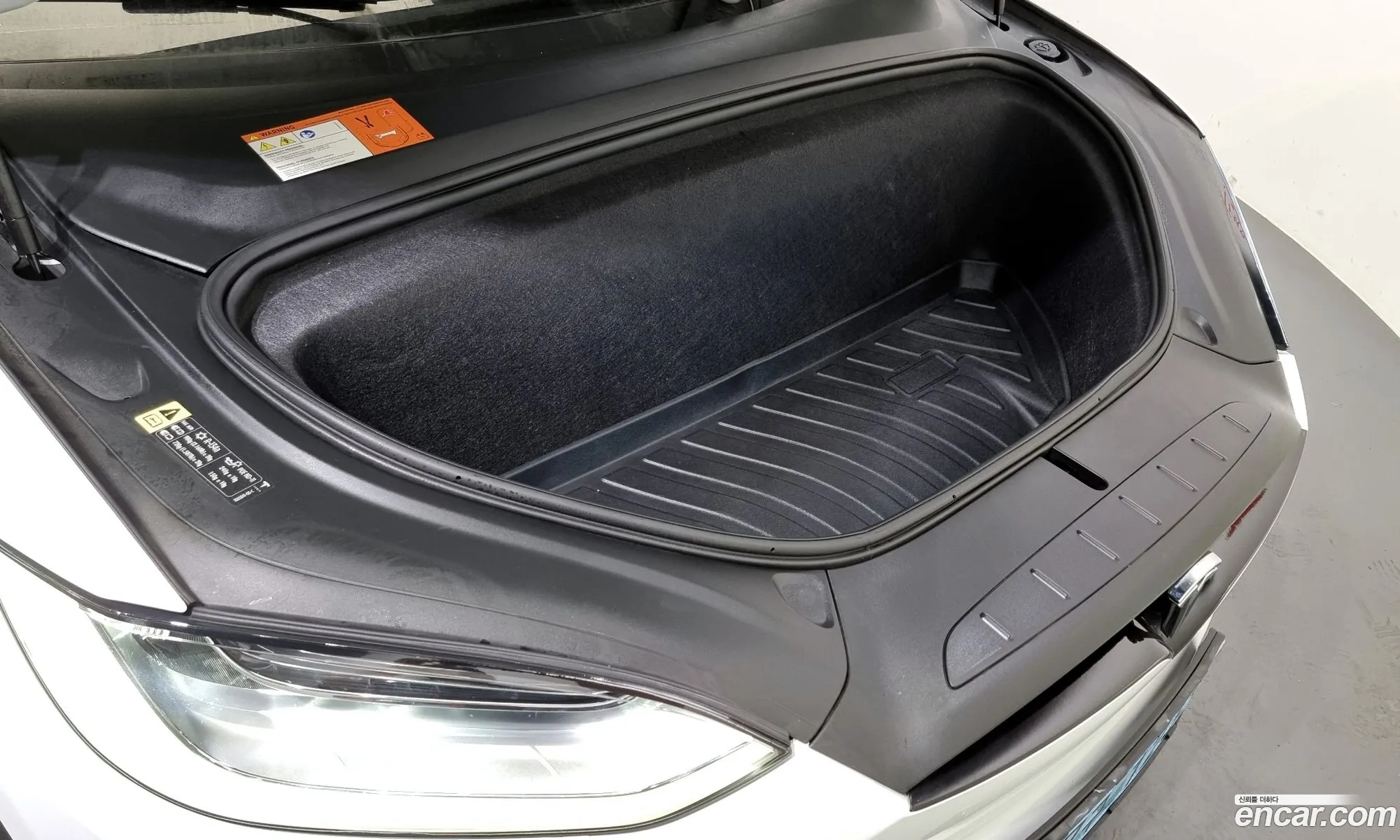 Tesla Model X 2018 5YJXCDE25JF128616 — 8