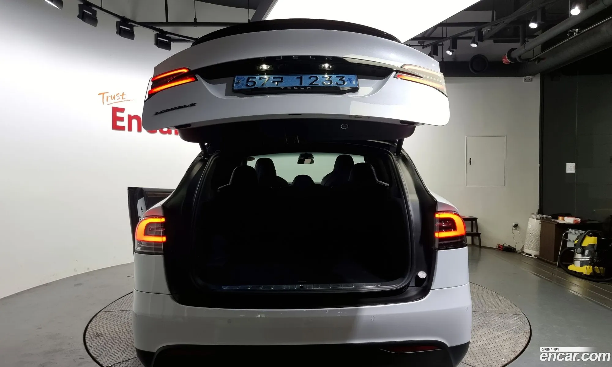 Tesla Model X 2018 5YJXCDE25JF128616 — 17