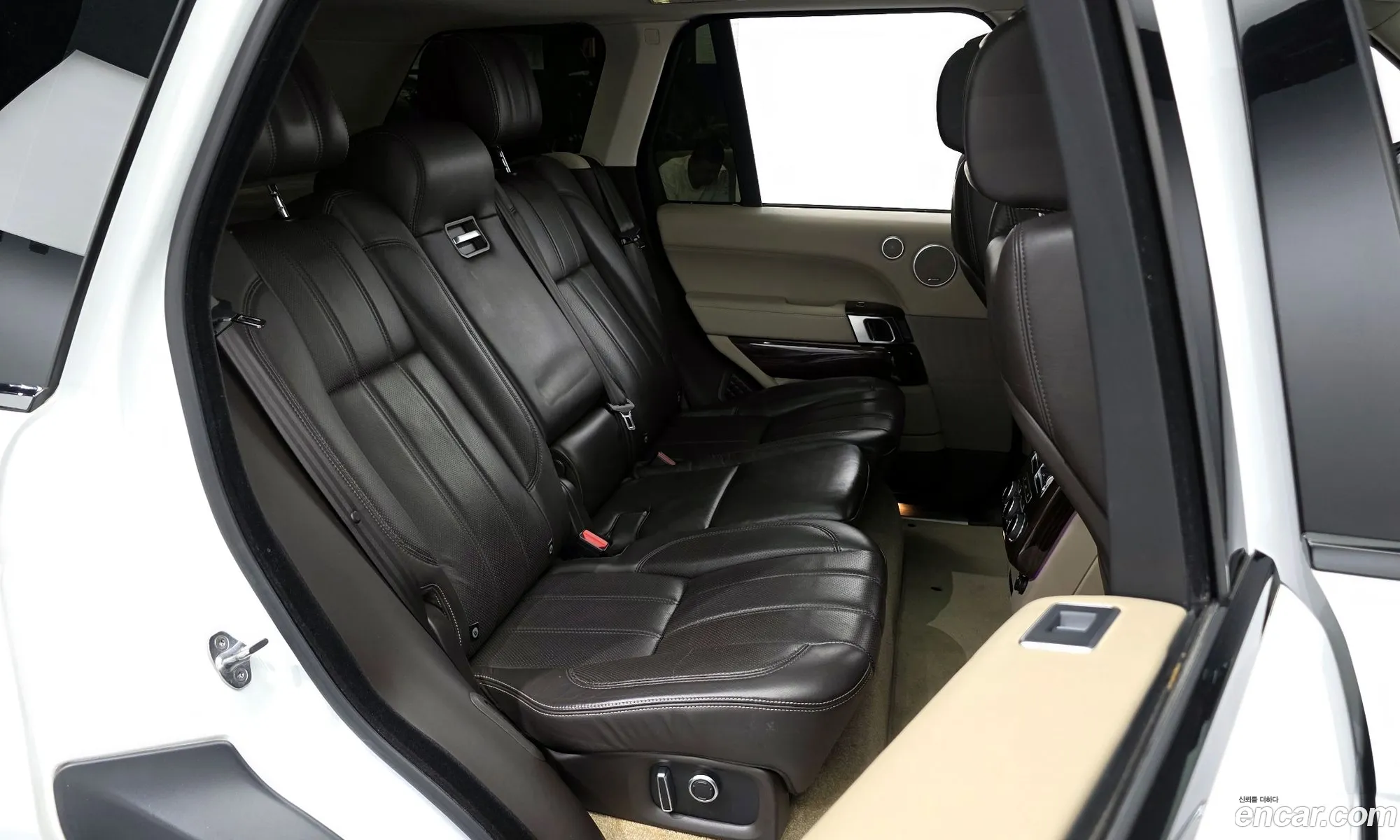 Land Rover Range Rover 2016 SALGA2JF2GA283279 — 3