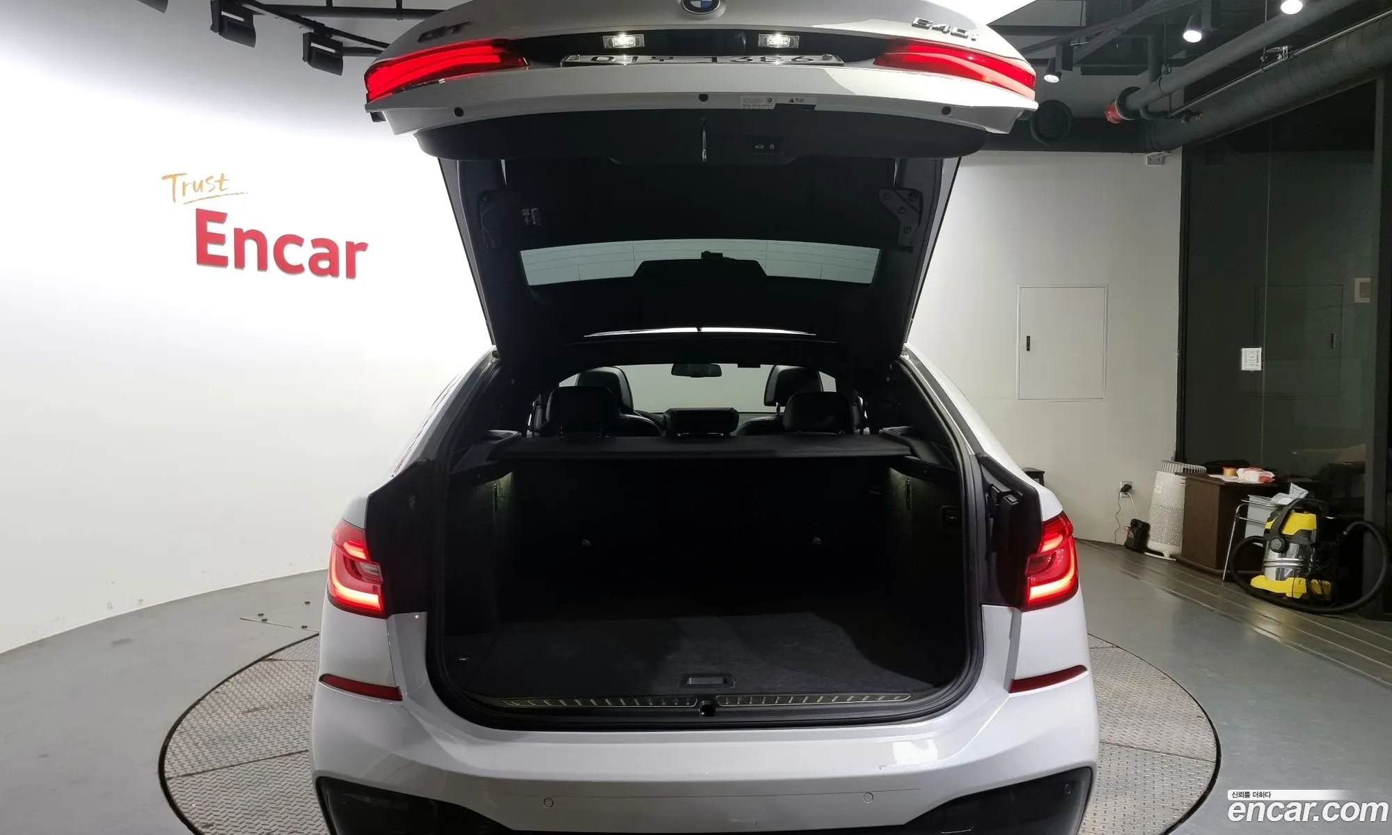 BMW 6 Series GT 2018 WBAJV6102JBL15764 — 18