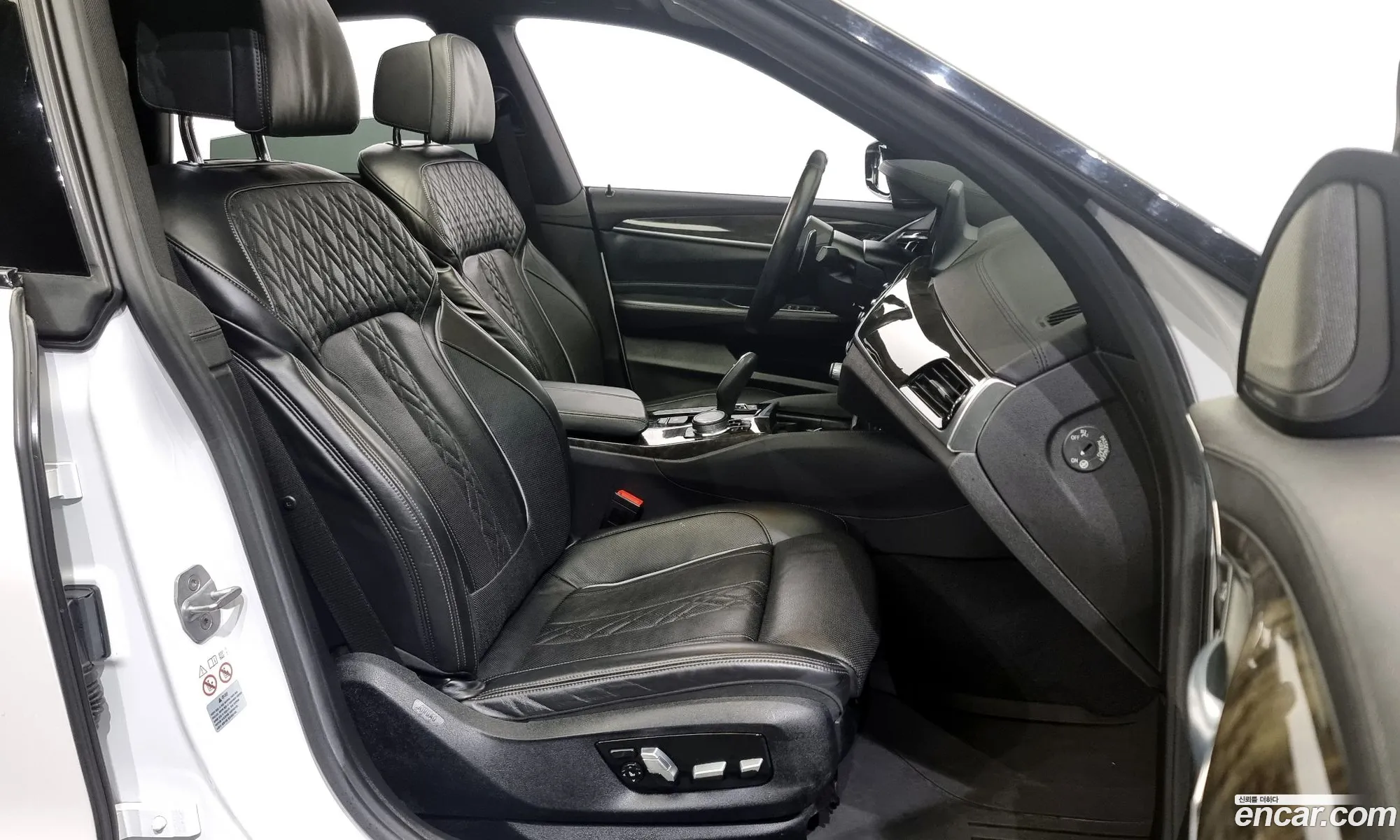 BMW 6 Series GT 2018 WBAJV6102JBL15764 — 5
