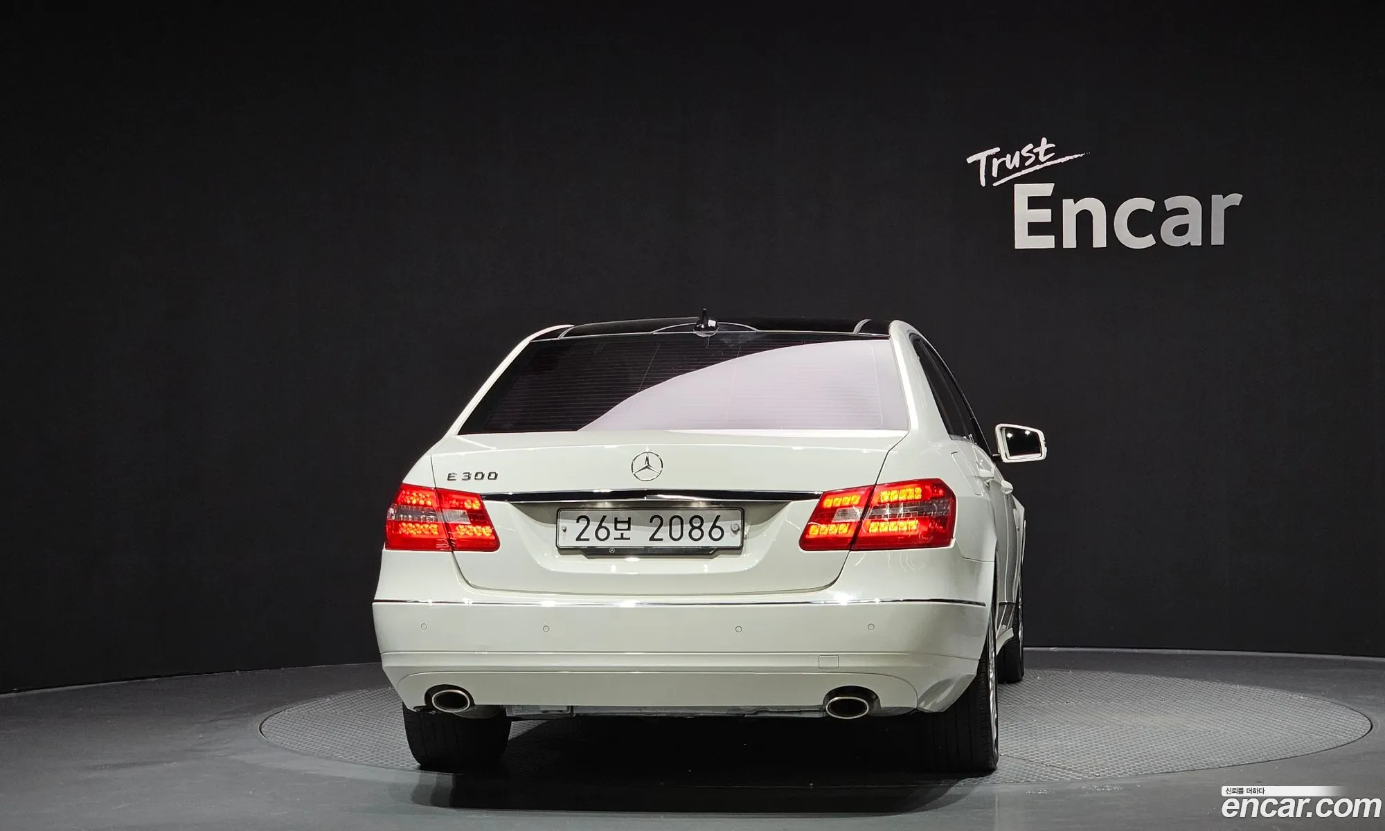 Mercedes-Benz E-Class W212 2012 WDDHF5FB7CA593674 — 17