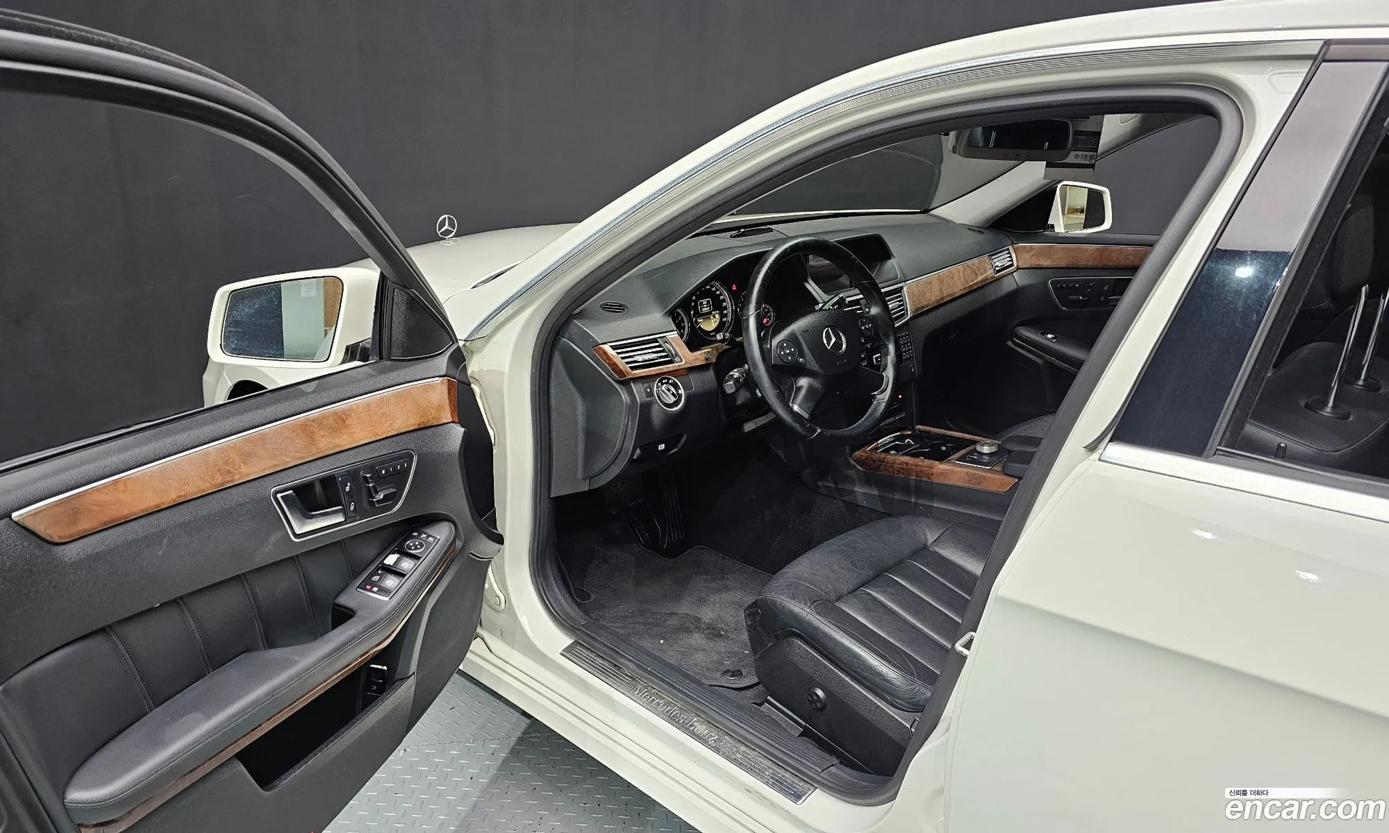 Mercedes-Benz E-Class W212 2012 WDDHF5FB7CA593674 — 19