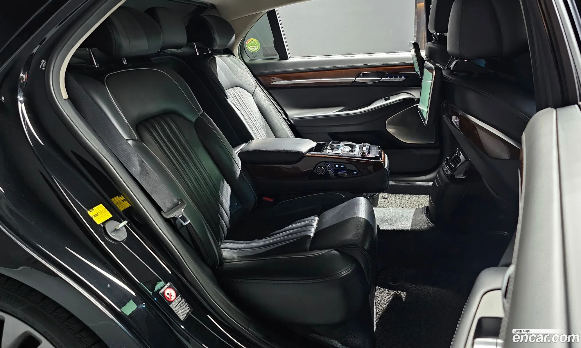 Genesis EQ900 2015 — 10