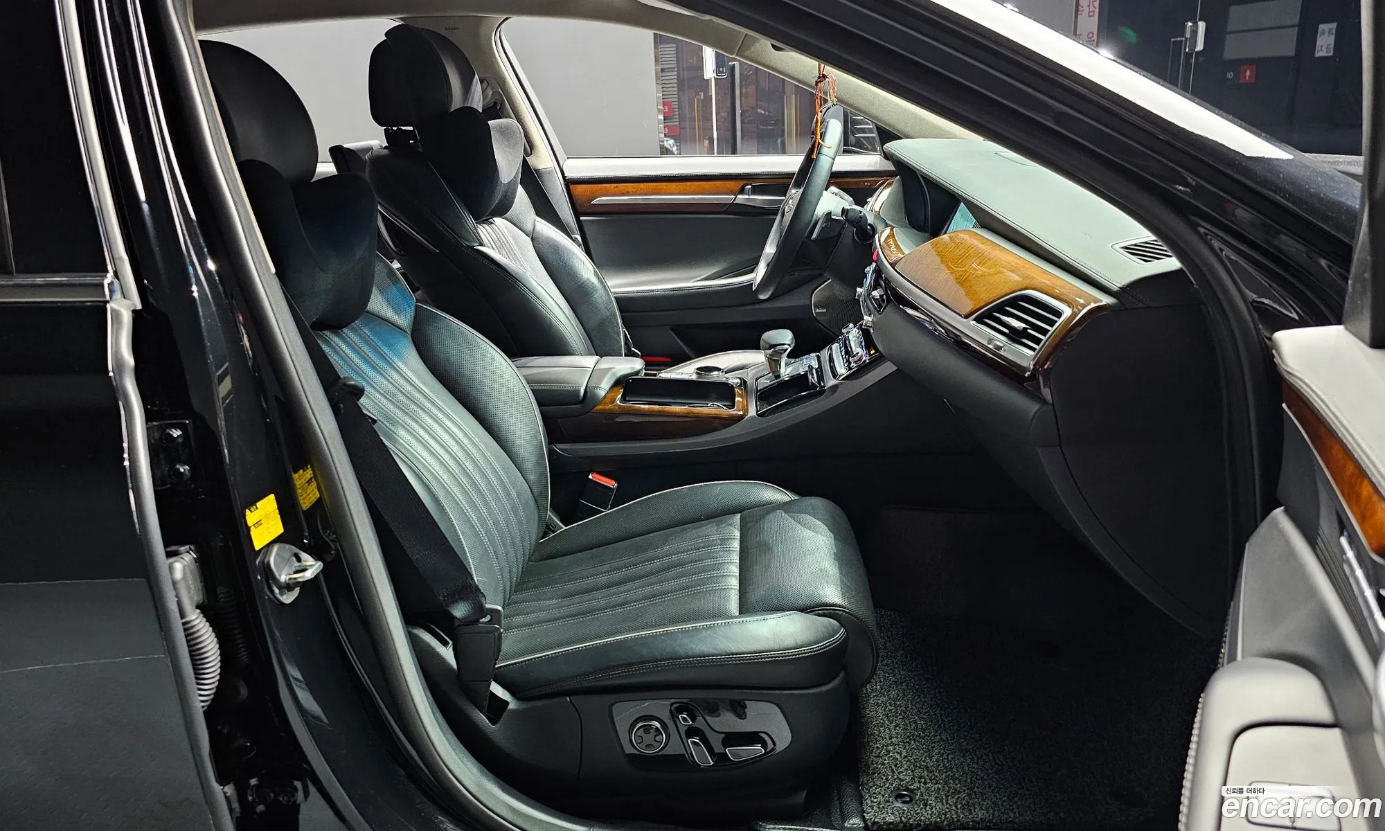 Genesis EQ900 2015 — 4