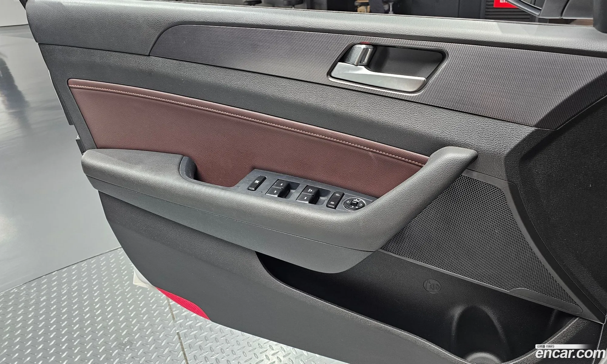 Hyundai LF Sonata 2017 — 11