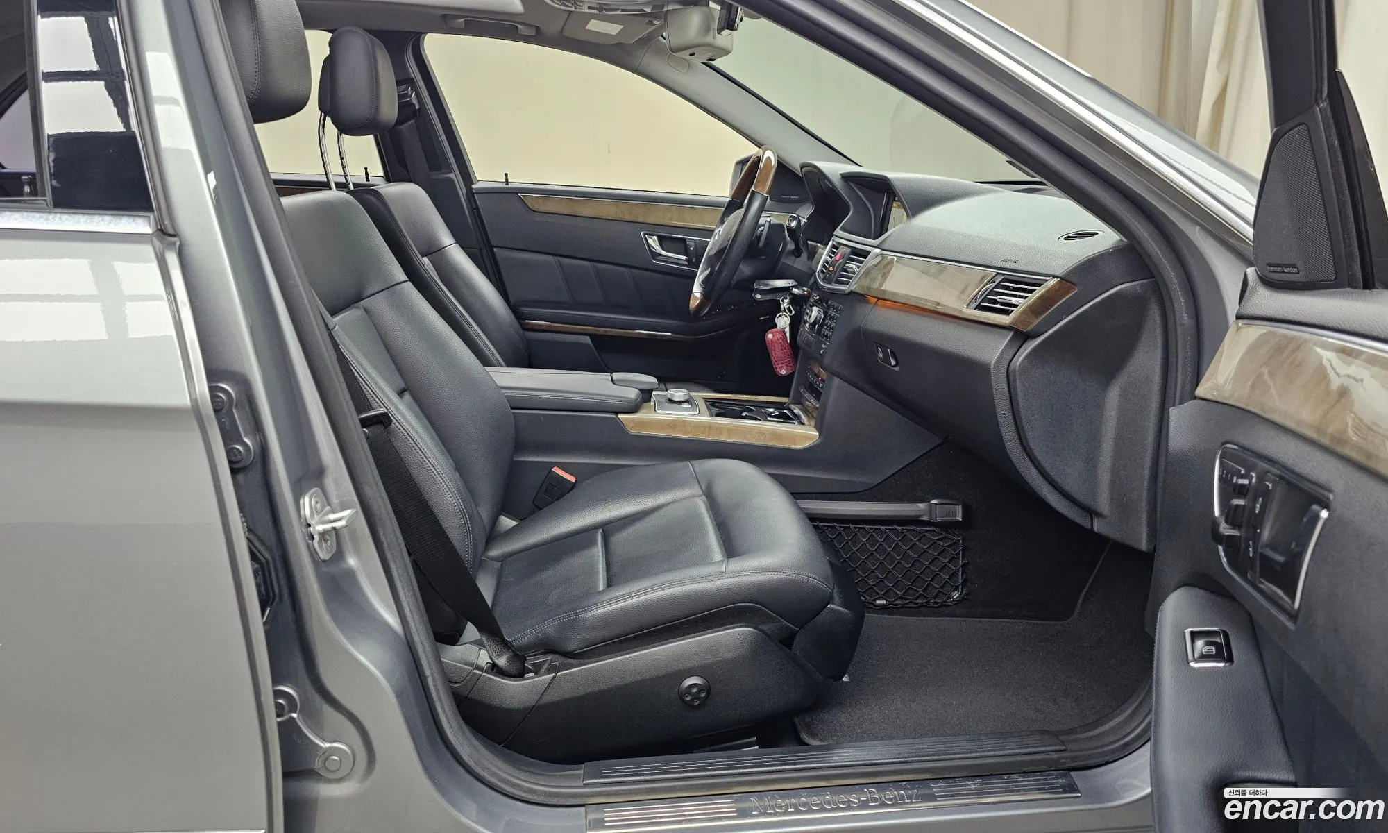 Mercedes-Benz E-Class W212 2010 WDDHF8HB4AA238599 — 6