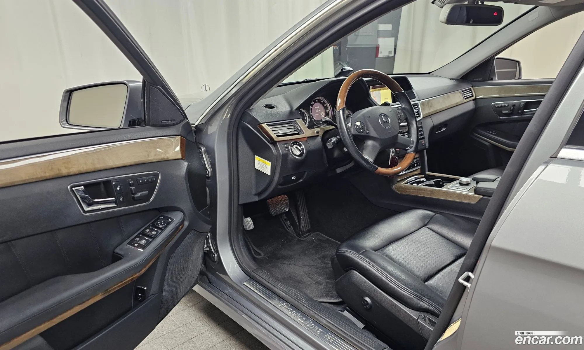 Mercedes-Benz E-Class W212 2010 WDDHF8HB4AA238599 — 3