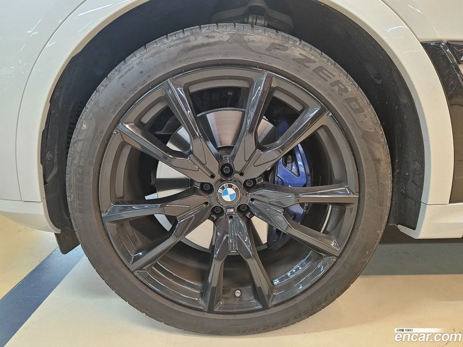 BMW X7 2023 — 16