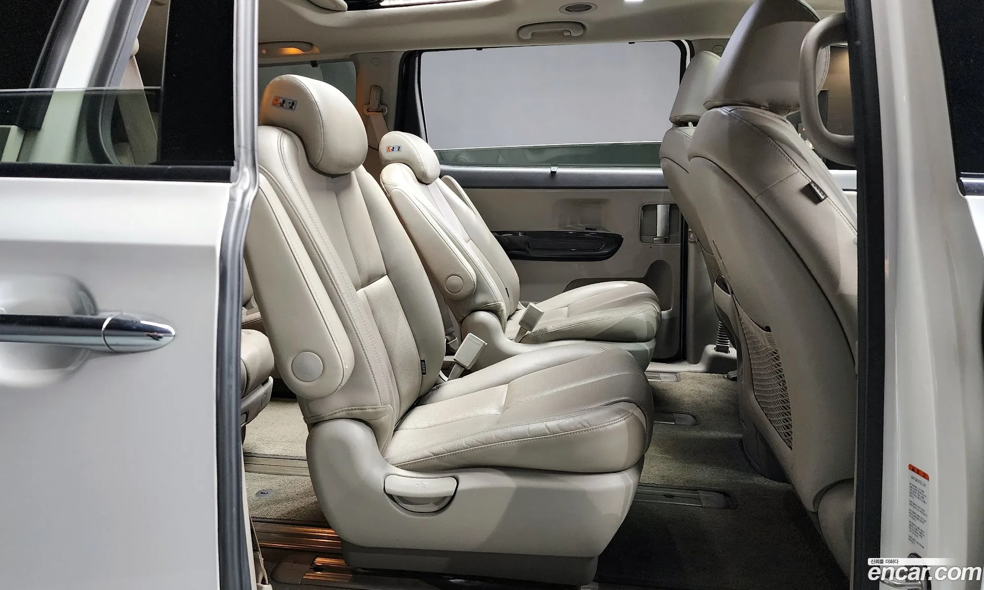 Kia Carnival 2016 — 14