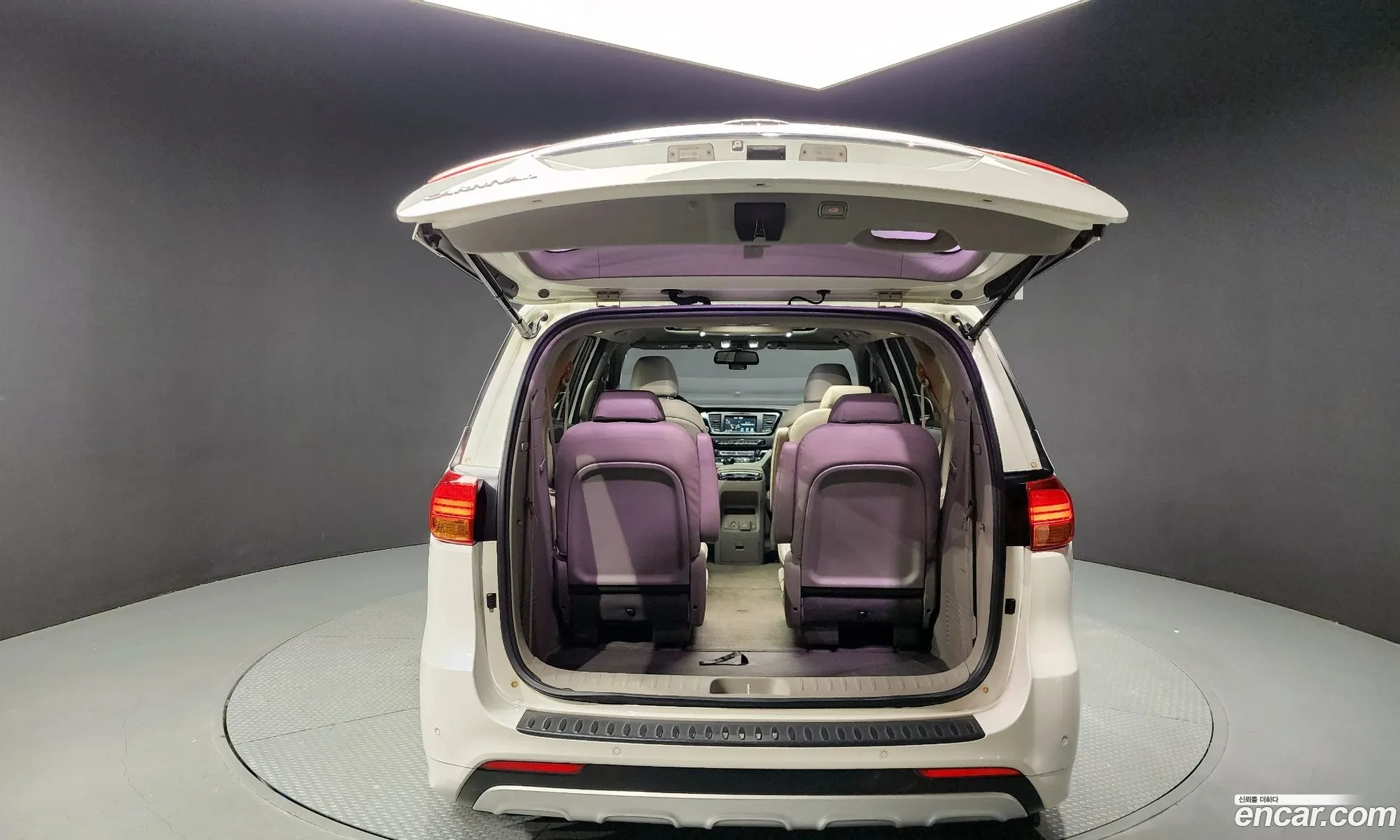 Kia Carnival 2016 — 11