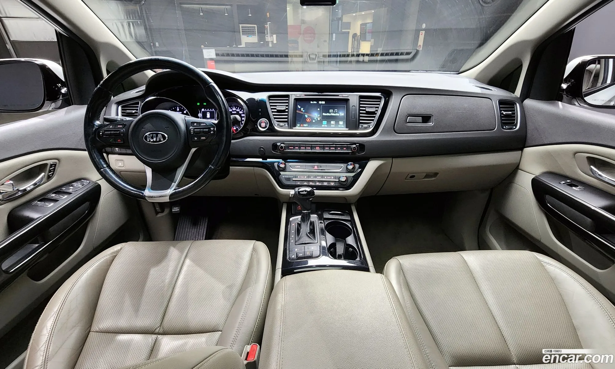 Kia Carnival 2016 — 18